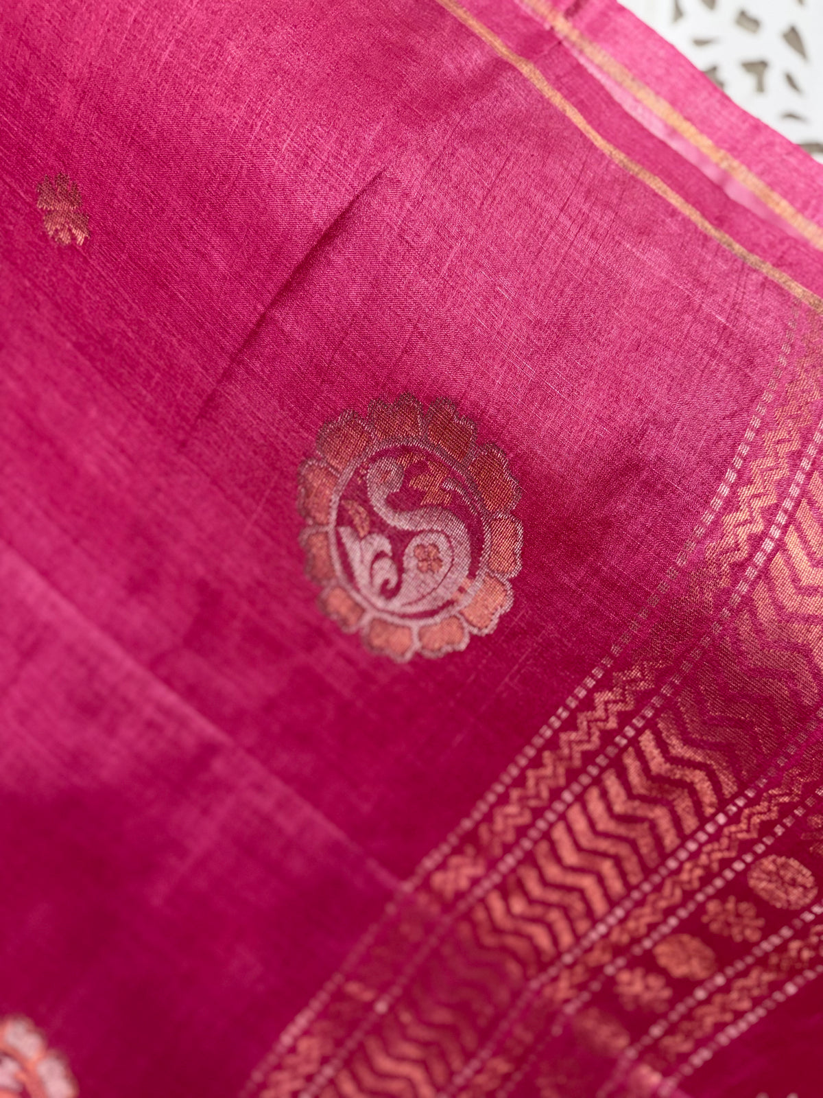 Meghana: Premiun Tusser silk Saree_Pink Swan motif