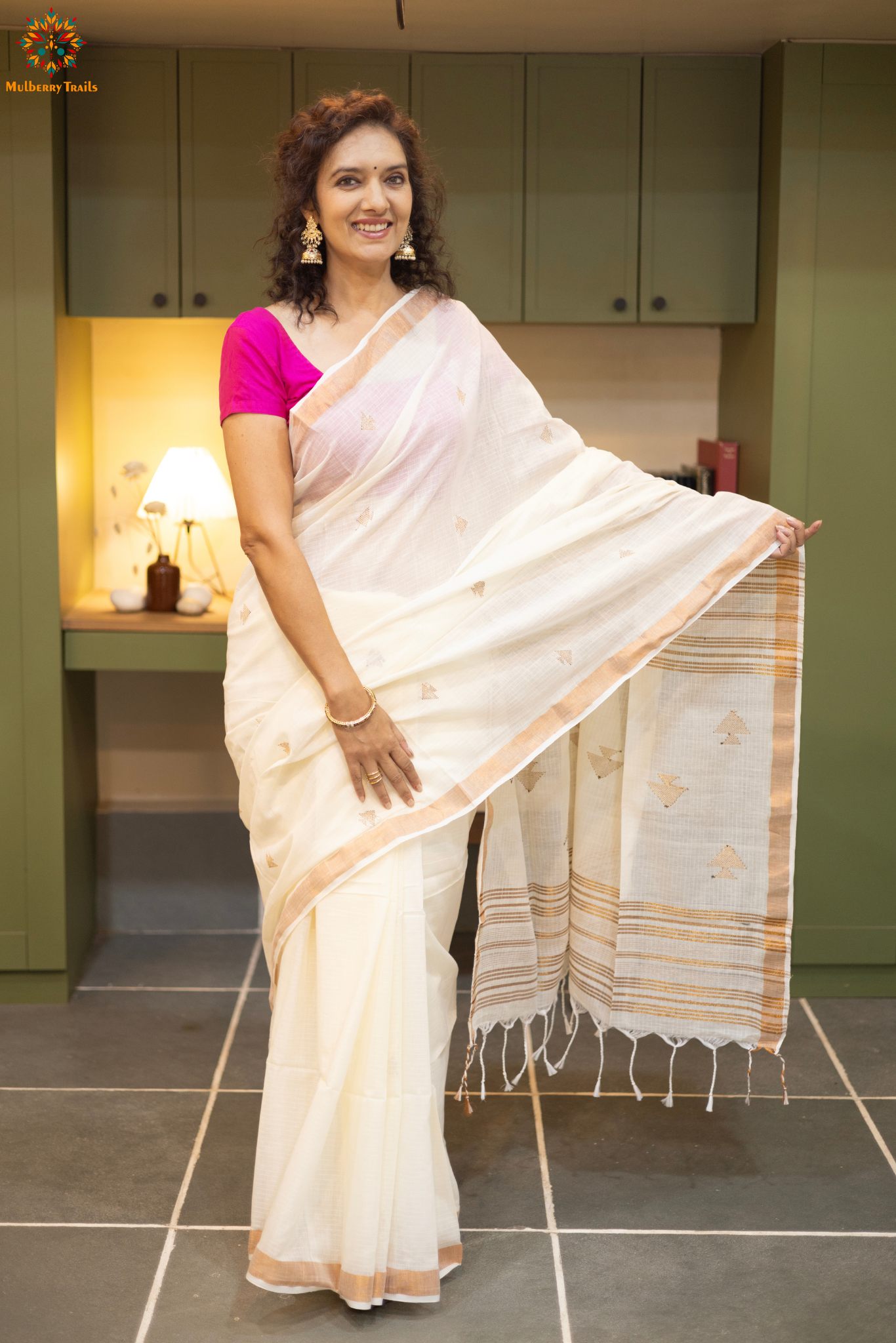 Ravi: Flowy Mul Cotton Jamdani Saree
