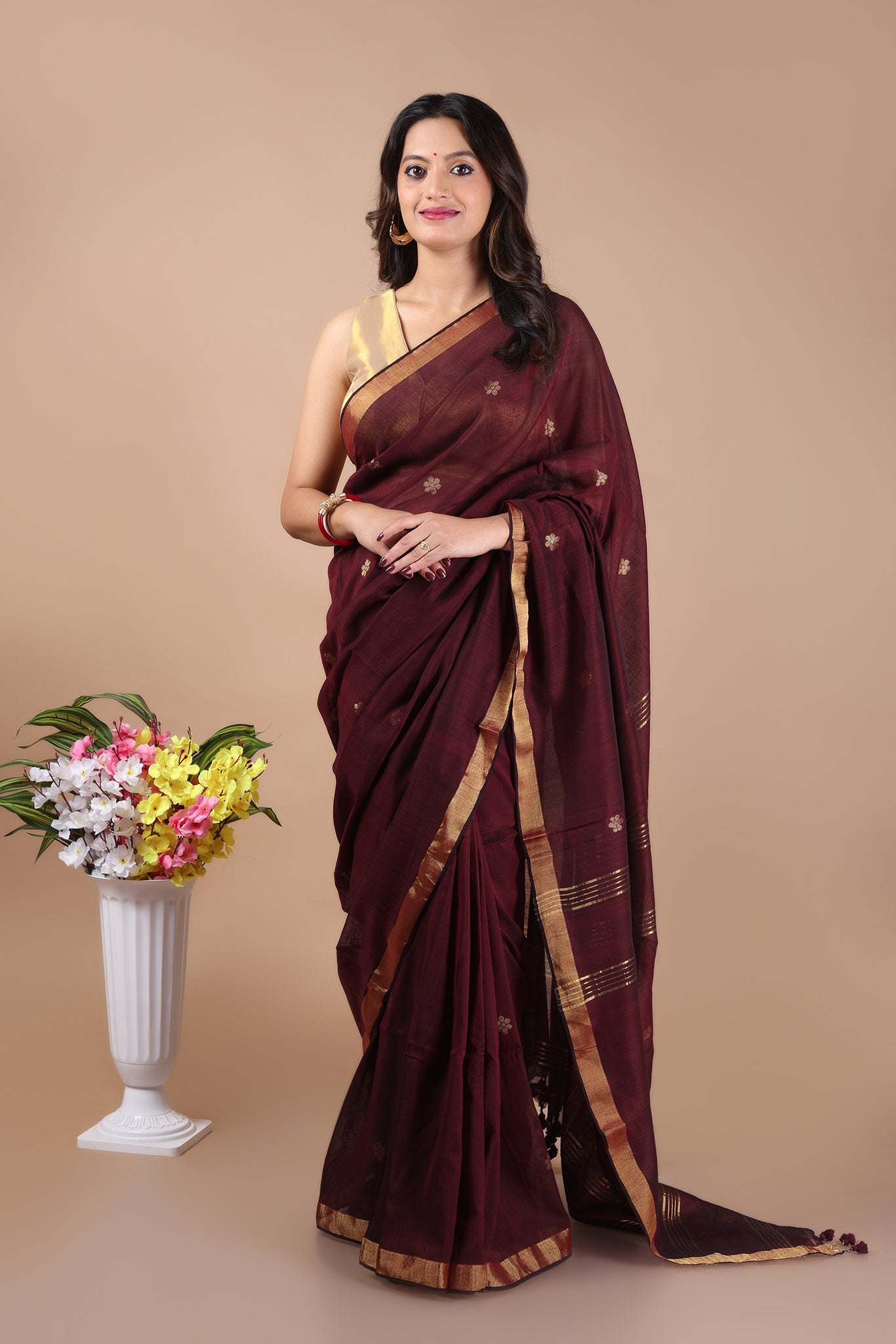 Ravi: Floral butti Mul Cotton Jamdani Saree
