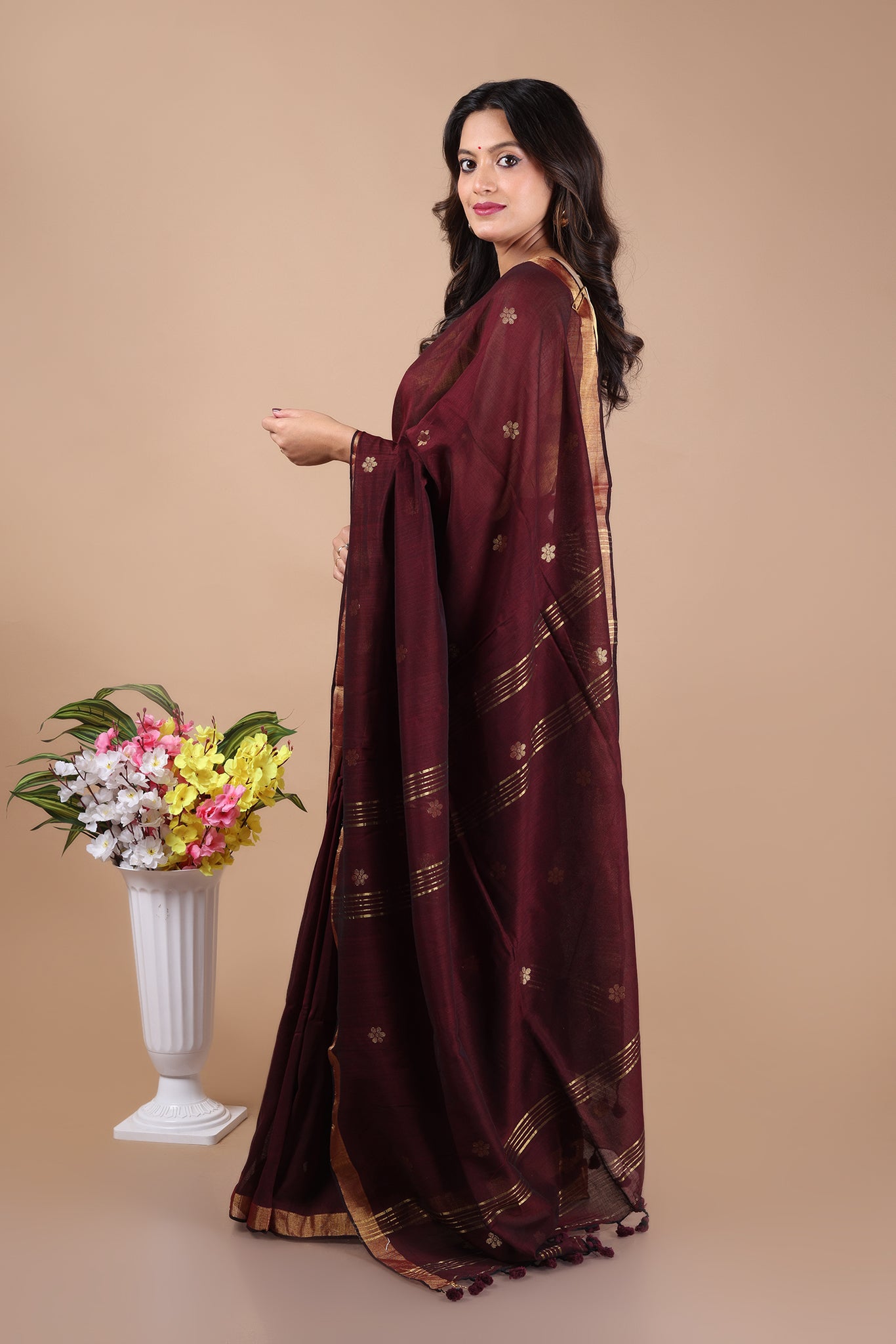 Ravi: Floral butti Mul Cotton Jamdani Saree