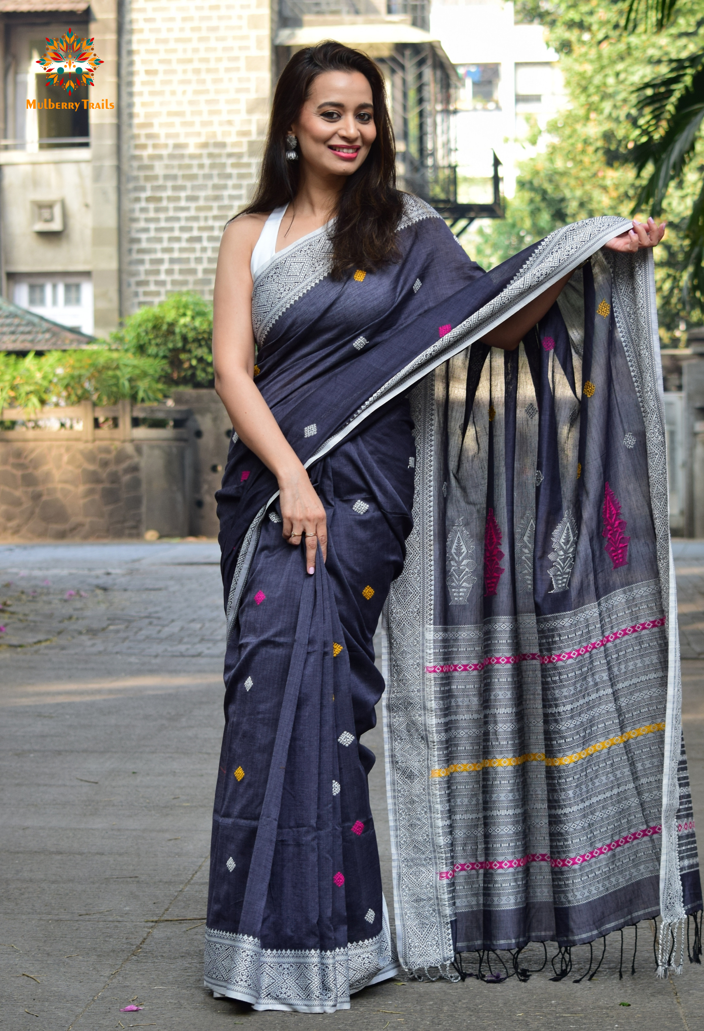 Ahana: Premium Handwoven Cotton Saree - Grey