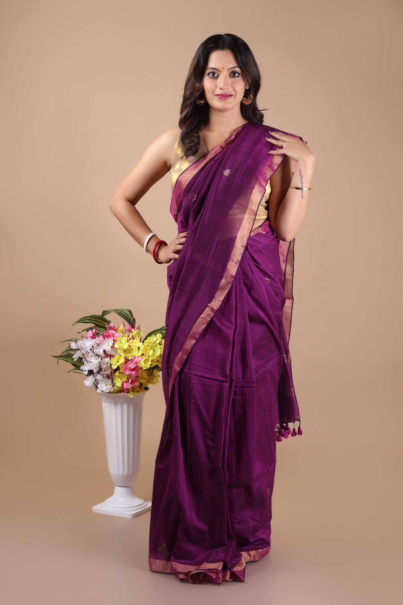 Ravi: Floral butti Mul Cotton Jamdani Saree