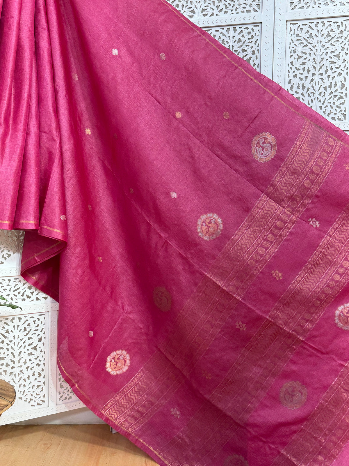 Meghana: Premiun Tusser silk Saree_Pink Swan motif