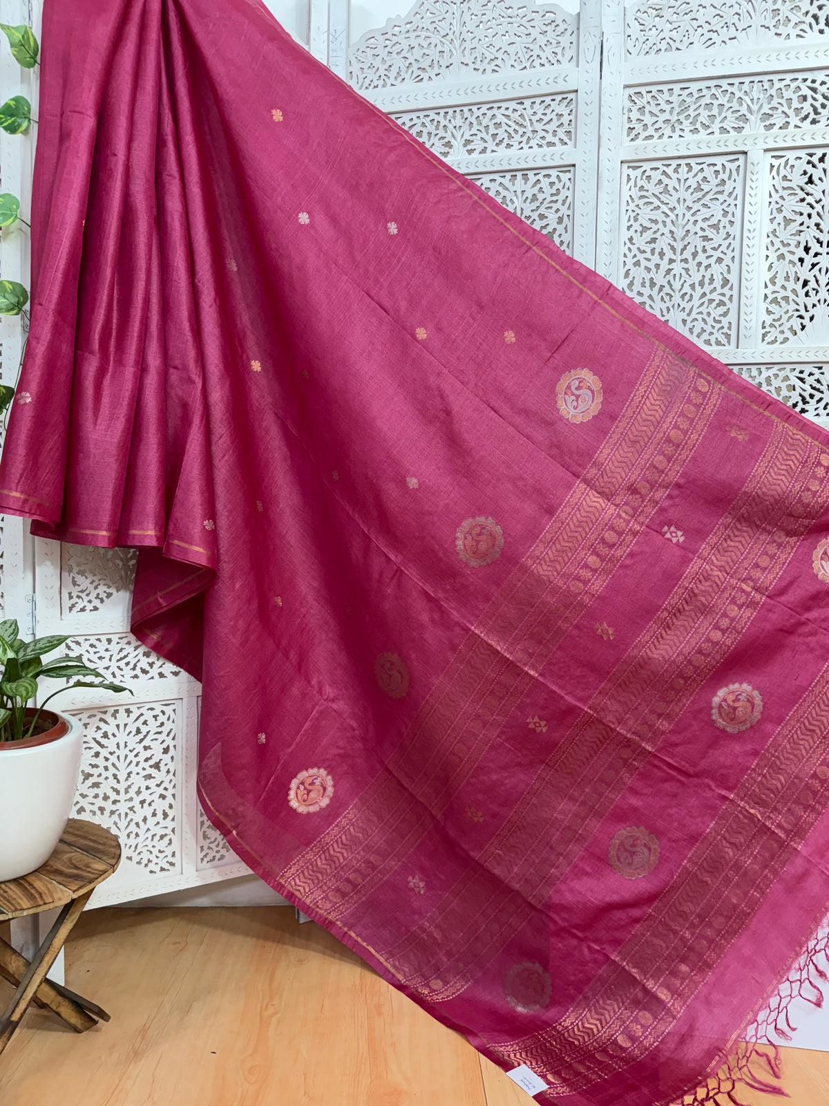 Meghana: Premiun Tusser silk Saree_Pink Swan motif