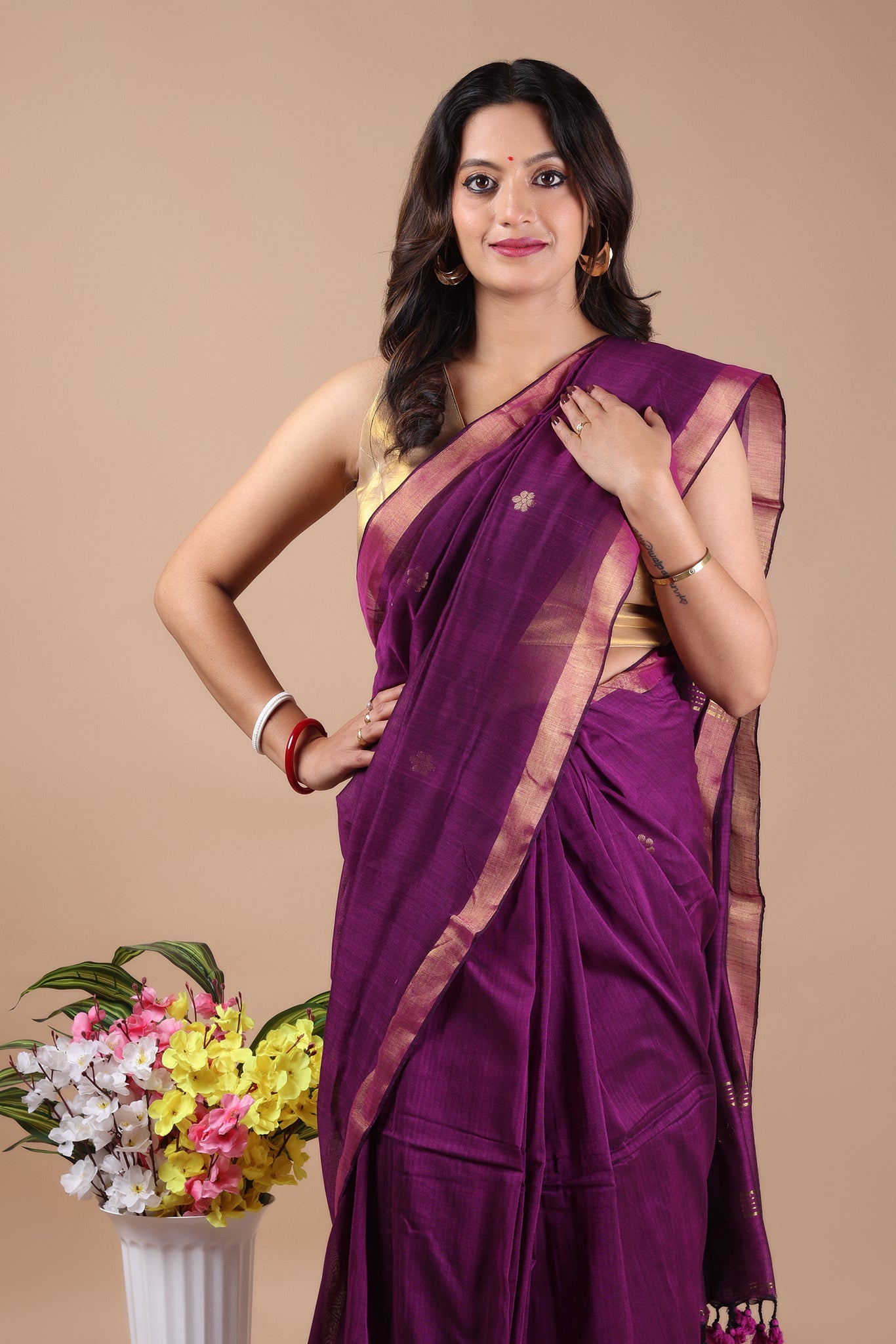 Ravi: Floral butti Mul Cotton Jamdani Saree