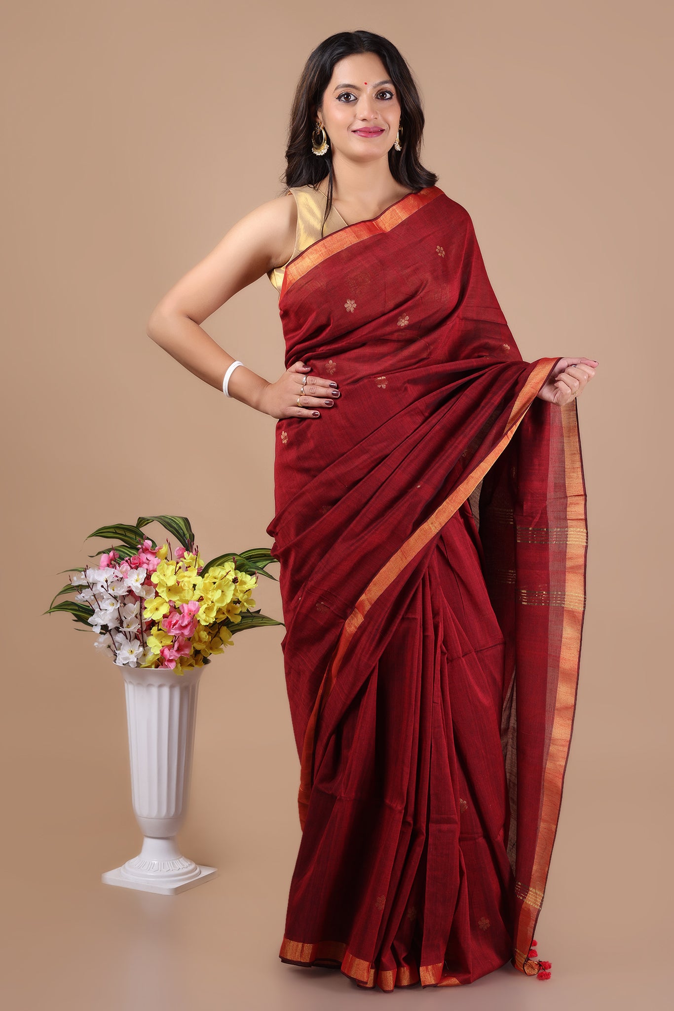 Ravi: Floral butti Mul Cotton Jamdani Saree