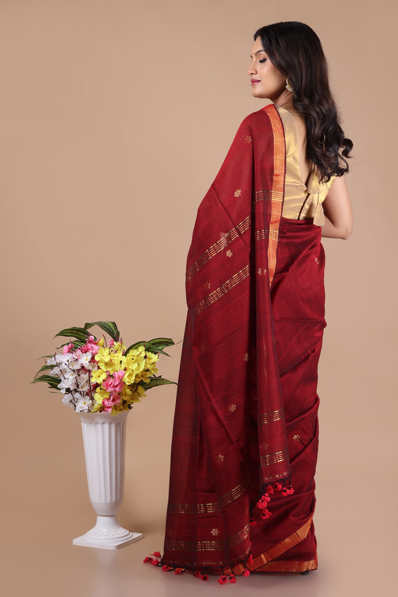 Ravi: Floral butti Mul Cotton Jamdani Saree