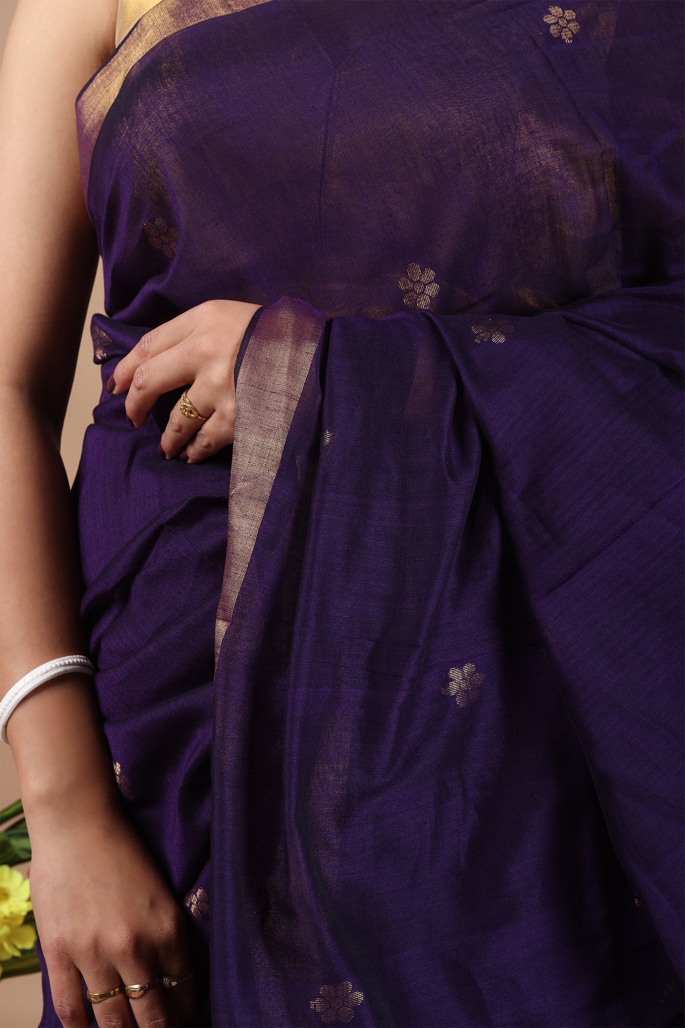 Ravi: Floral butti Mul Cotton Jamdani Saree_Blue