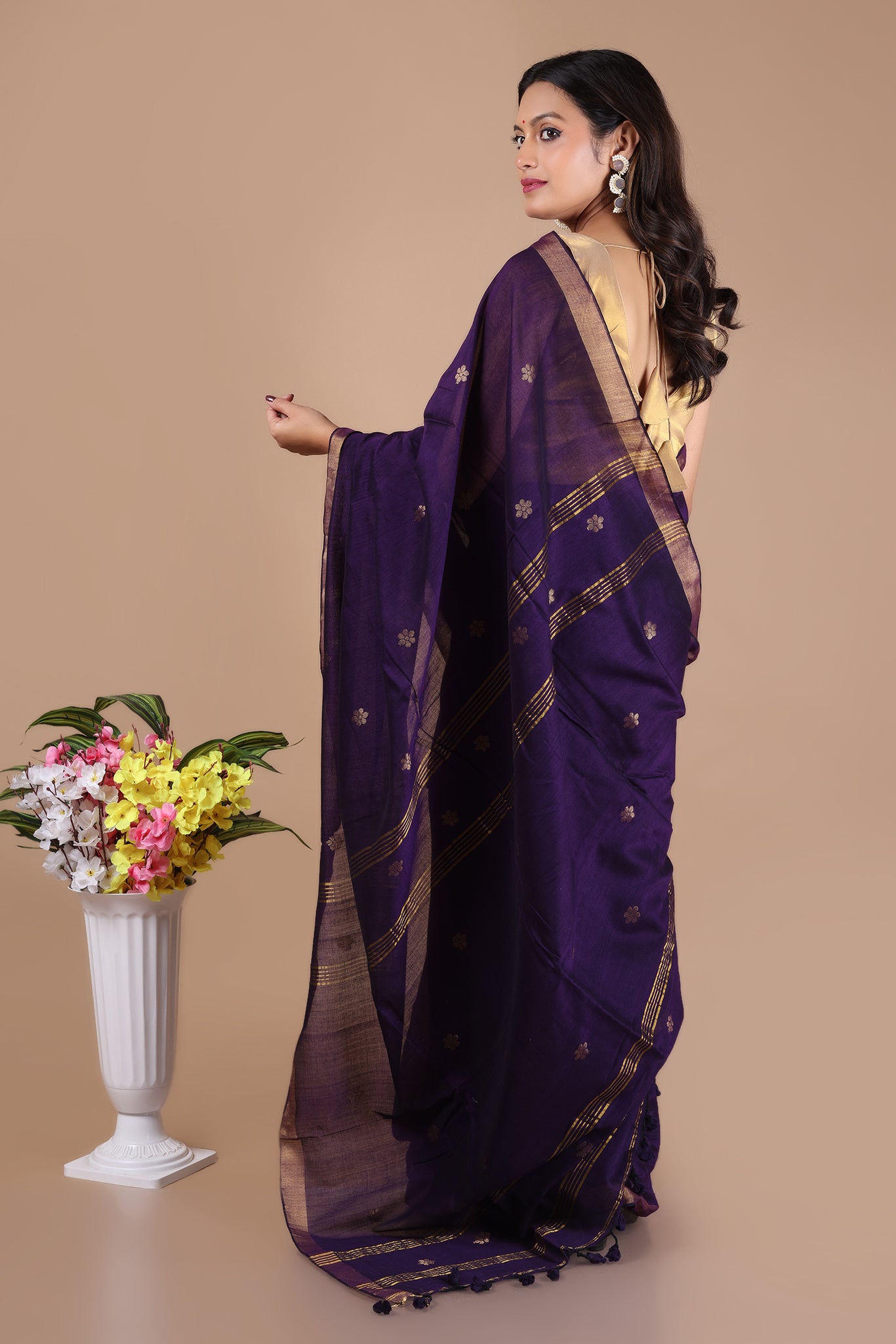 Ravi: Floral butti Mul Cotton Jamdani Saree_Blue