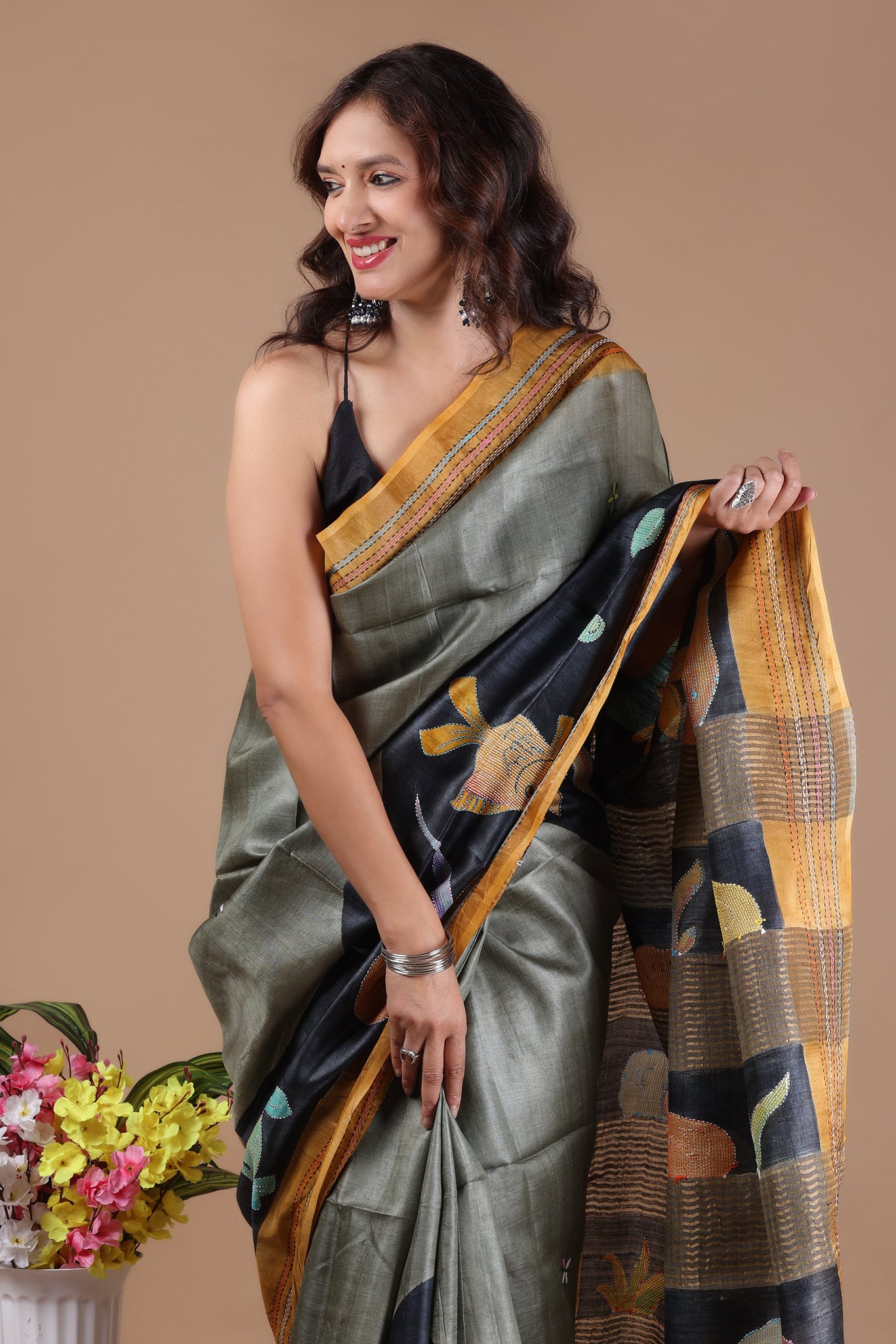 Rima - Pure Tusser Silk with handpainting and Kantha Embroidery_Grey