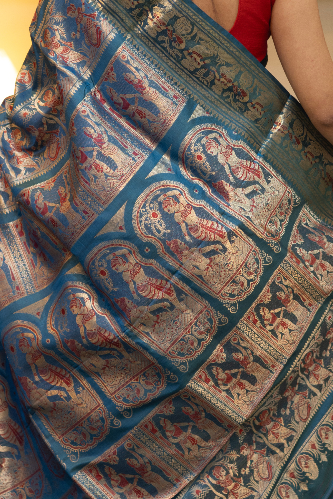 Bishnupadi: Pure Silk Swarnachari Baluchari_Peacock Blue