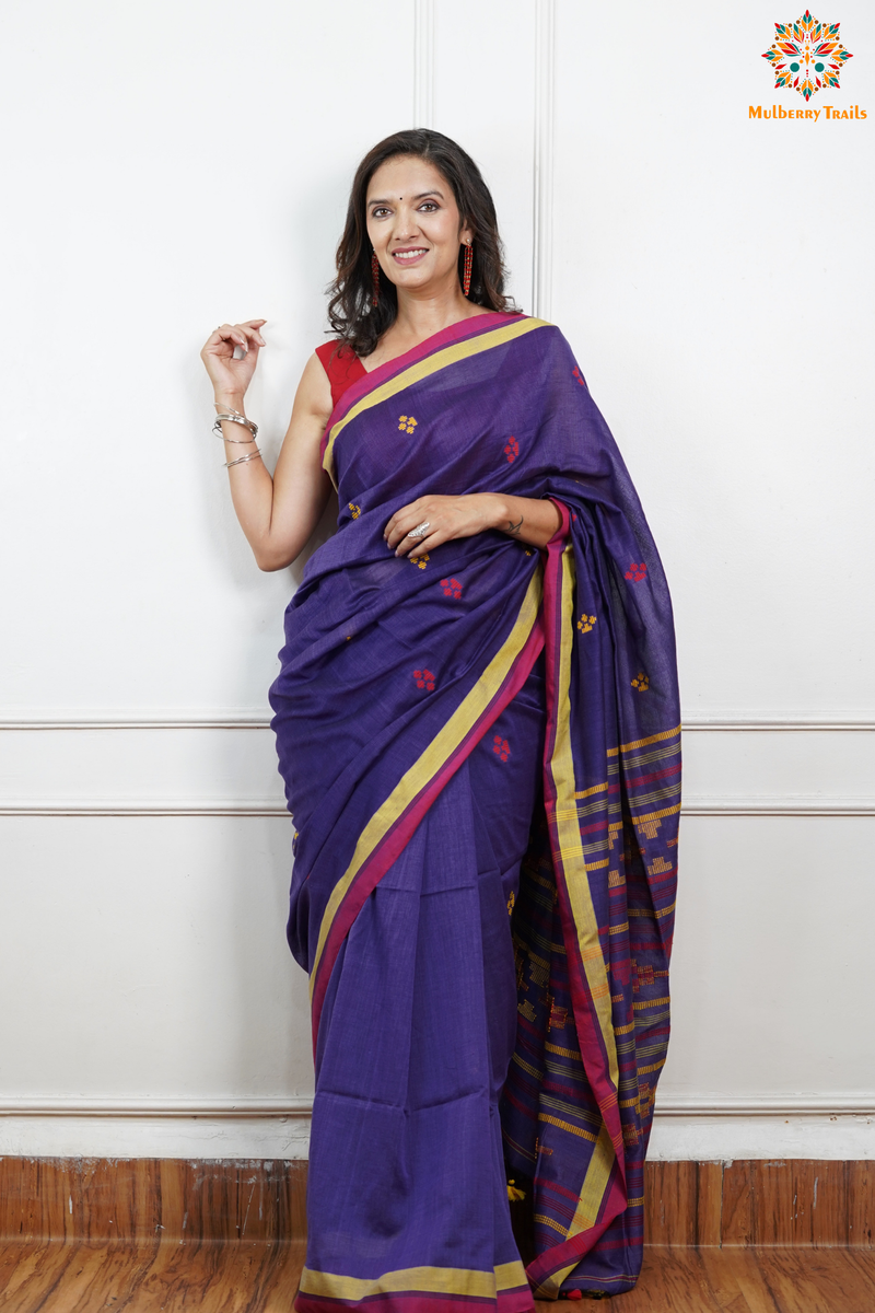 Cotton Handloom Saree
Pure Cotton Saree with for office wear. 
Model is wearing cotton saree for office, day outing, casual wear. 
Handloom saree, handloom mark, handwoven saree
Luxury Pure cotton Saree
Premium Sarees for office wear. sankranti, govt festivals, formal occassions, army events