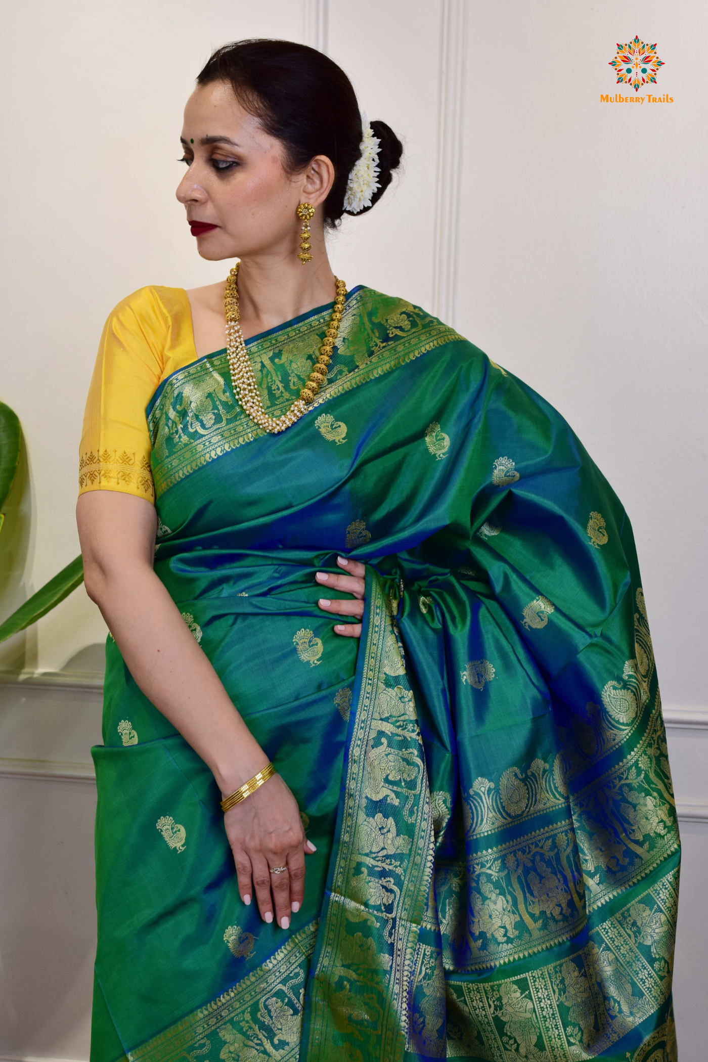 Bishnupadi: Pure Silk Resham Baluchari _Peacock green