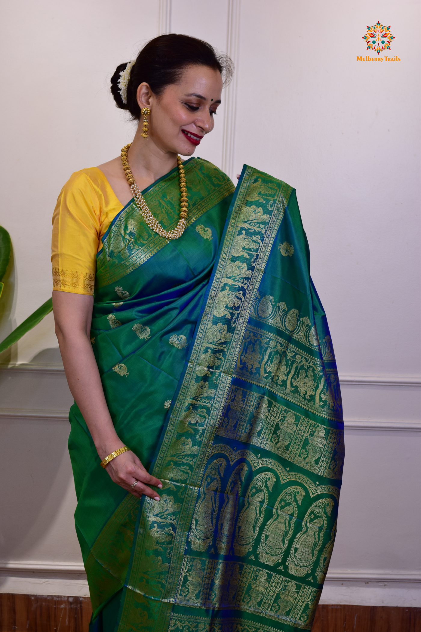 Bishnupadi: Pure Silk Resham Baluchari _Peacock green