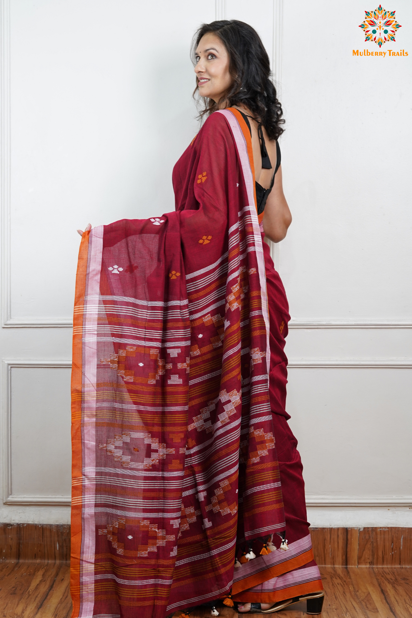 Cotton Handloom Saree
Pure Cotton Saree with for office wear. 
Model is wearing cotton saree for office, day outing, casual wear. 
Handloom saree, handloom mark, handwoven saree
Luxury Pure cotton Saree
Premium Sarees for office wear. sankranti, govt festivals, formal occassions, army events