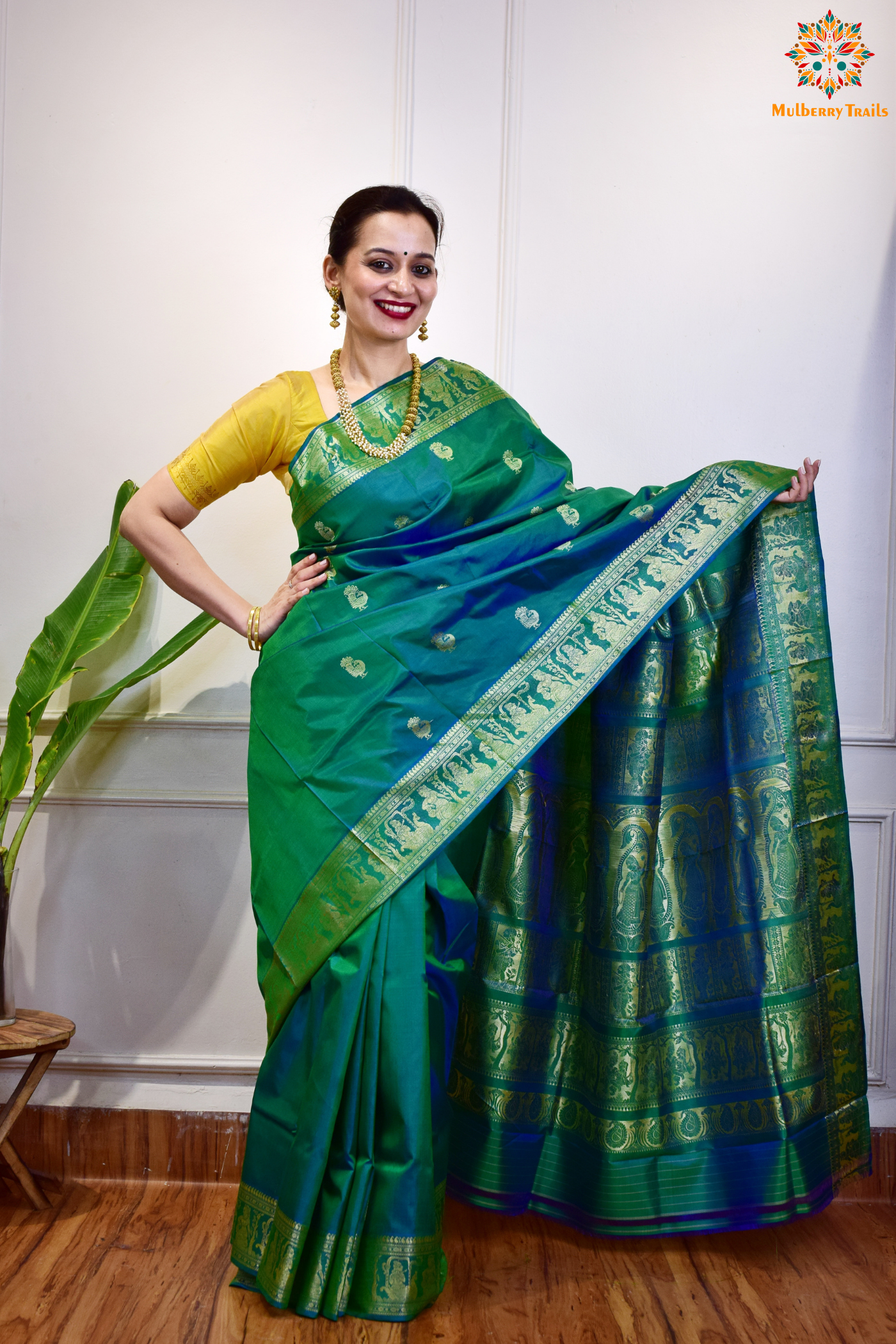 Bishnupadi: Pure Silk Resham Baluchari _Peacock green