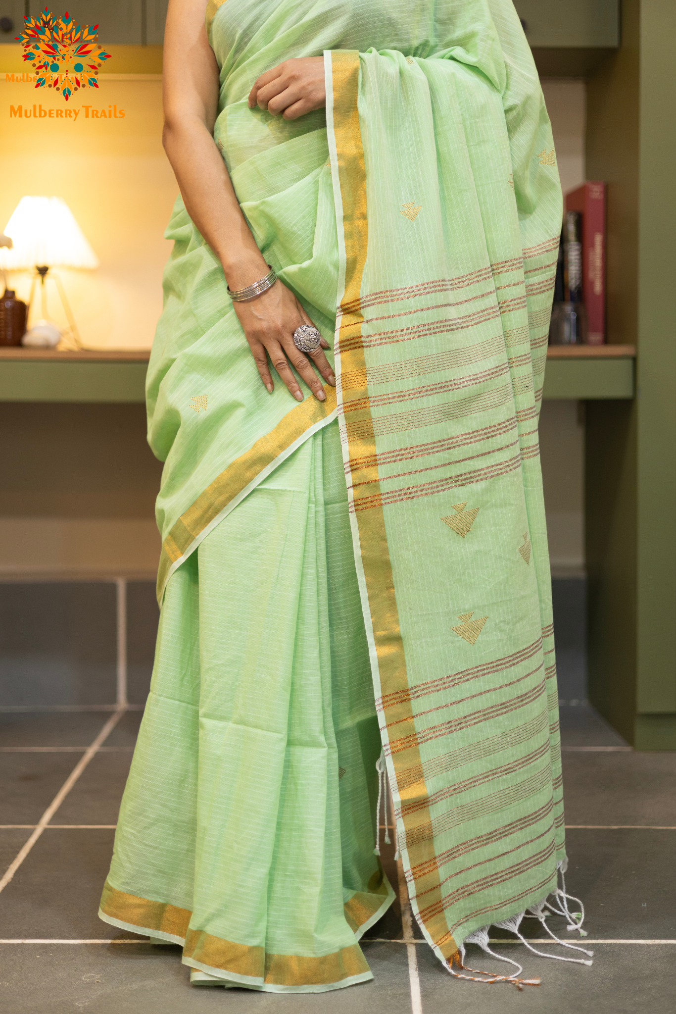 Ravi: Flowy Mul Cotton Jamdani Saree