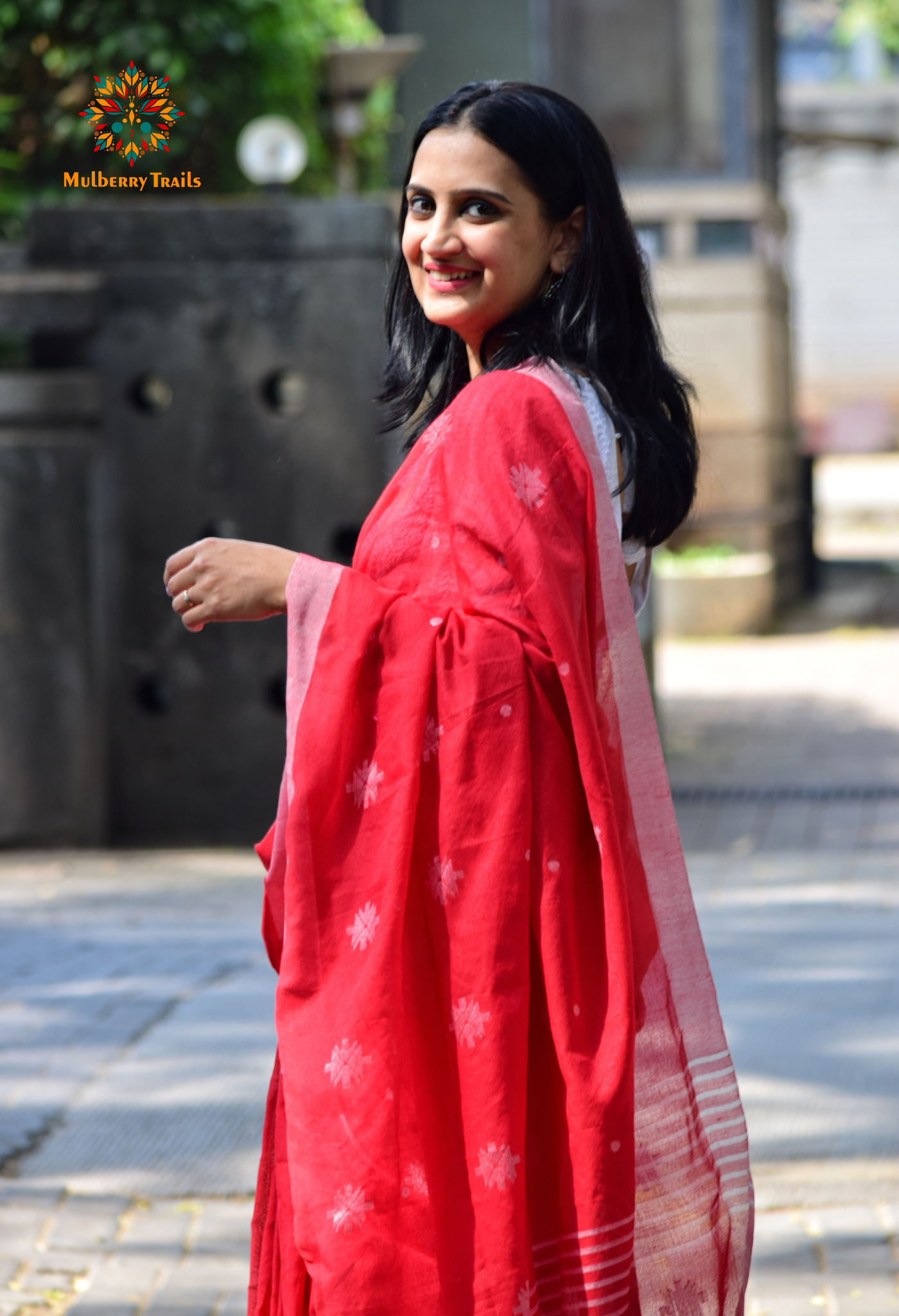 Aravi: Flowy Summer Cotton Saree Red