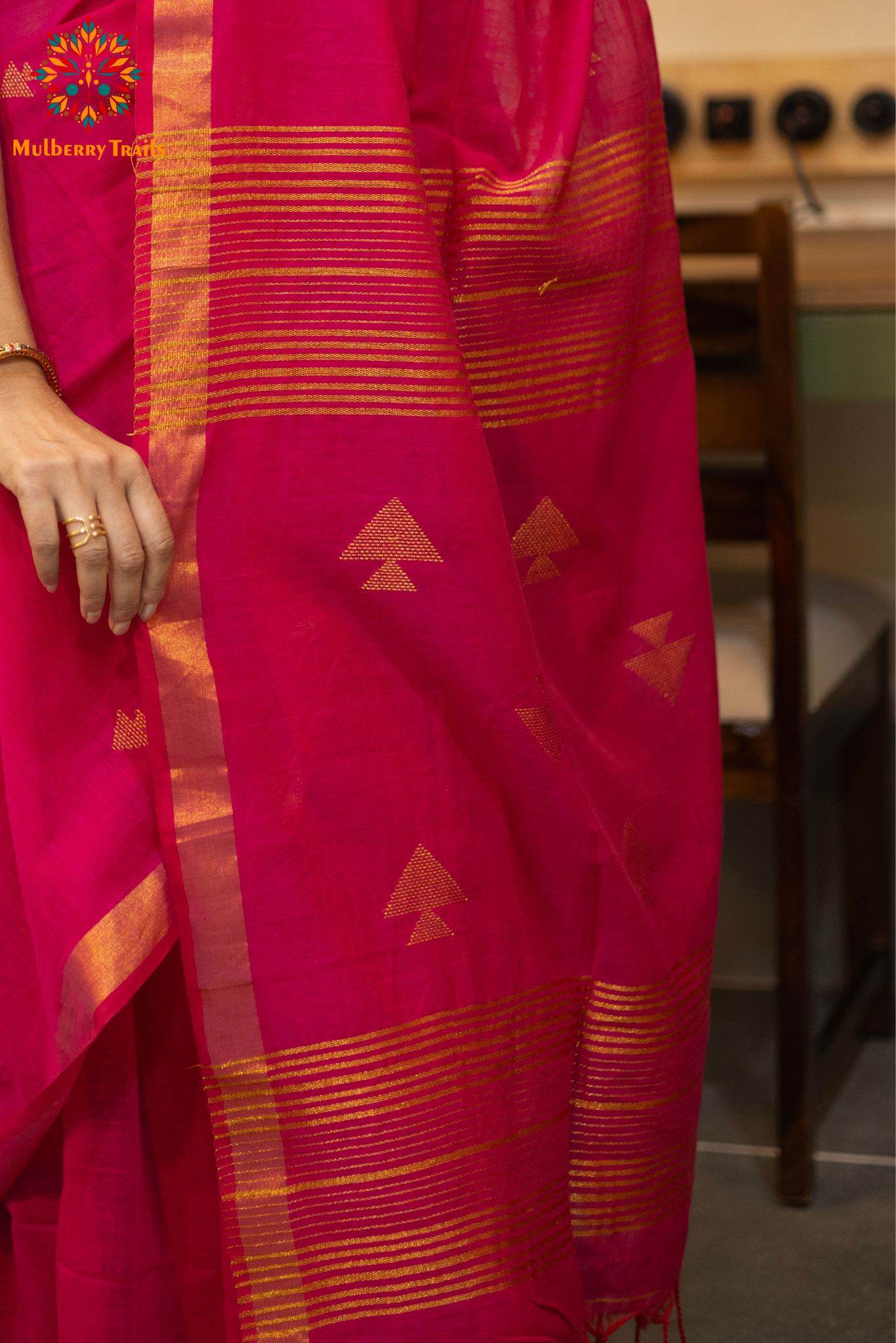 Ravi: Flowy Mul Cotton Jamdani Saree