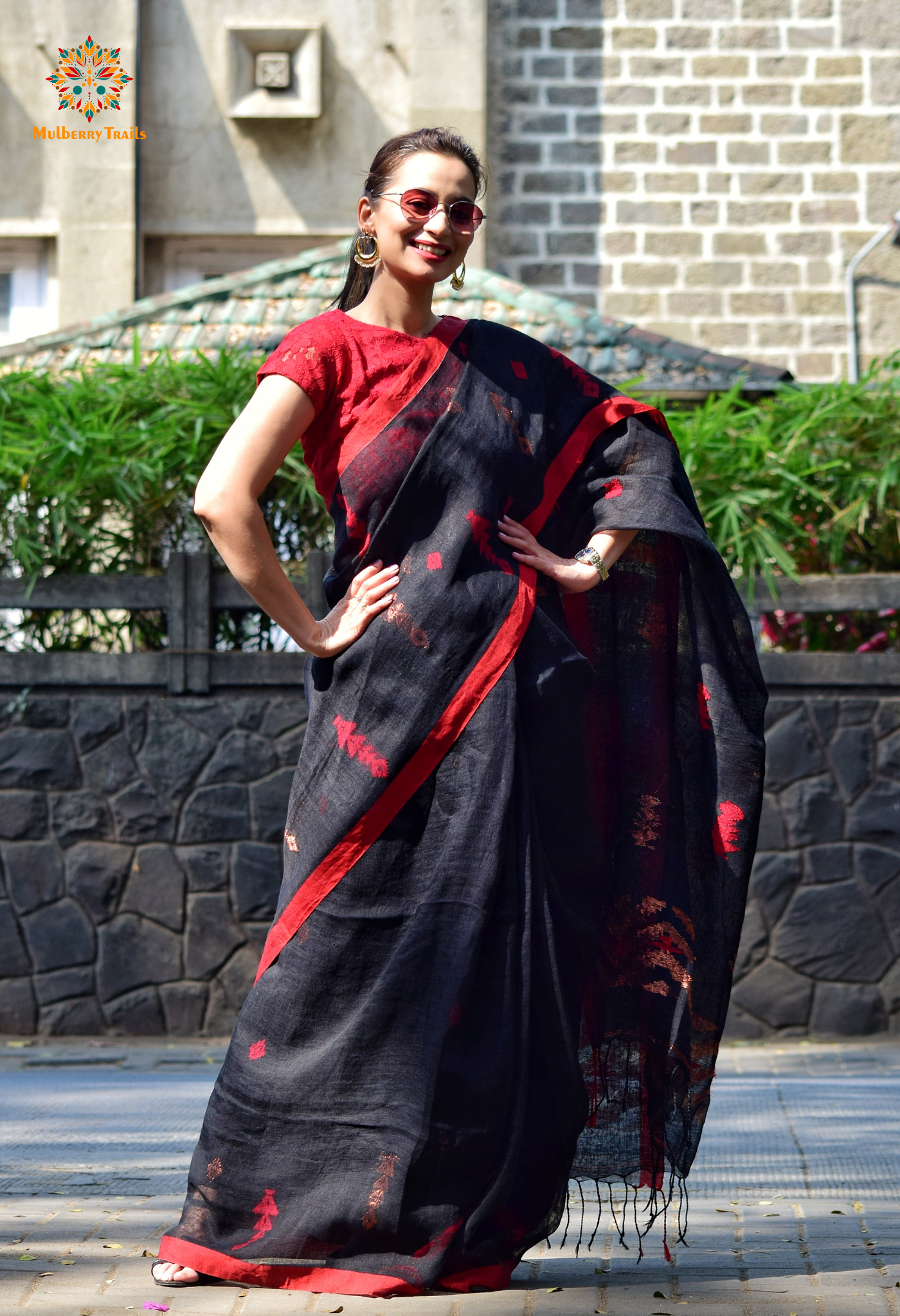 Gautami: Versatile Linen Sarees Black Red