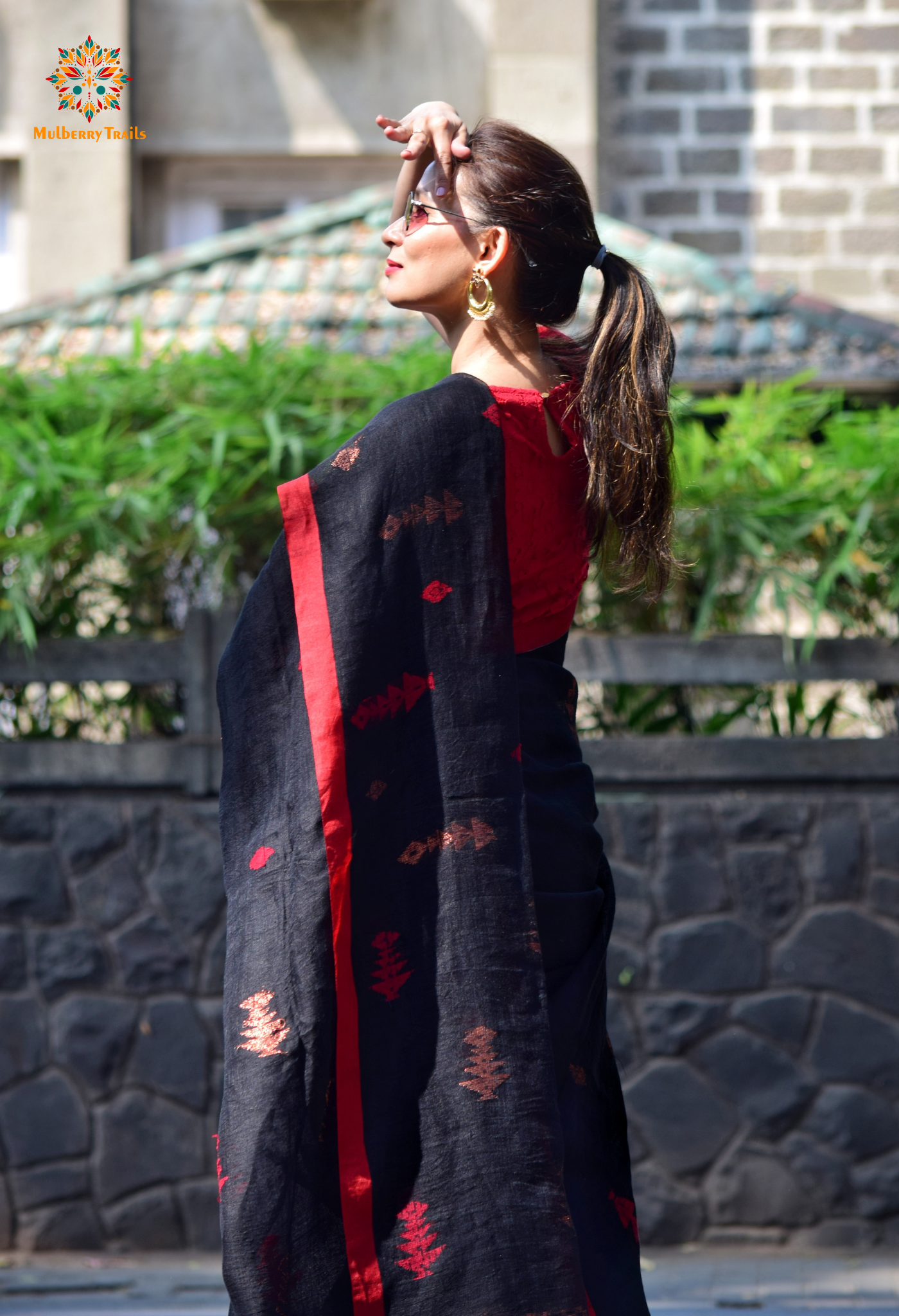 Gautami: Versatile Linen Sarees Black Red