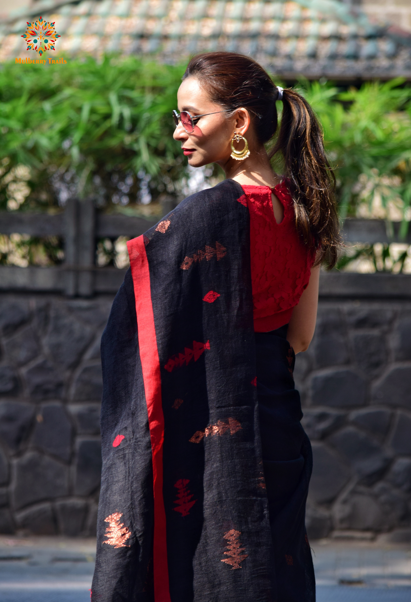 Gautami: Versatile Linen Sarees Black Red