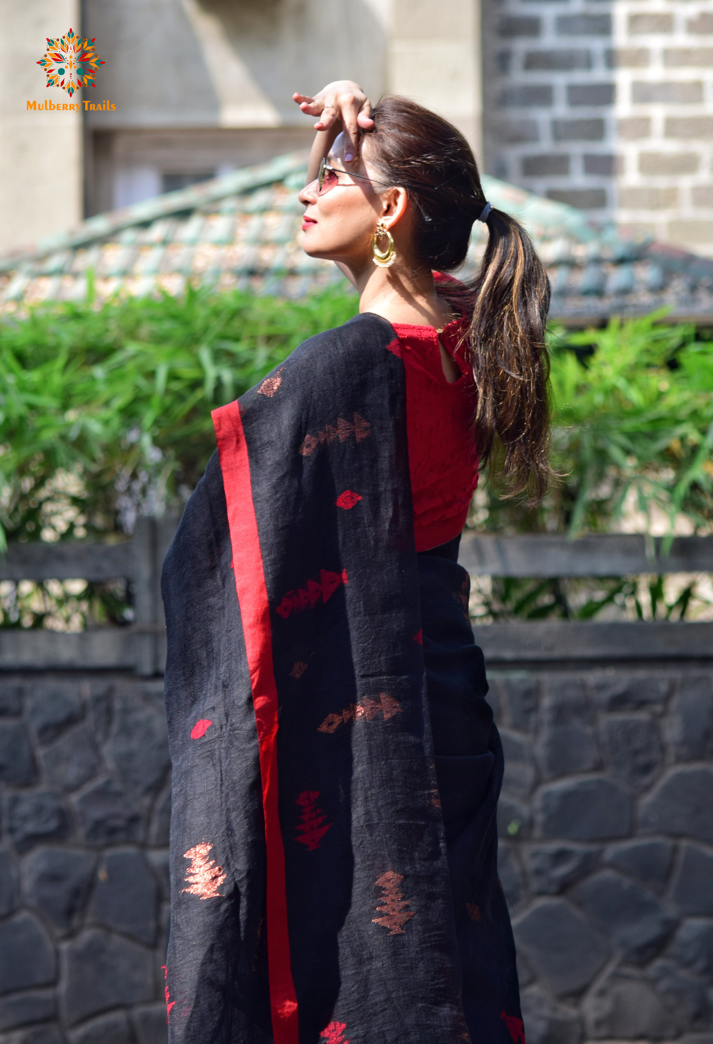 Gautami: Versatile Linen Sarees Black Red