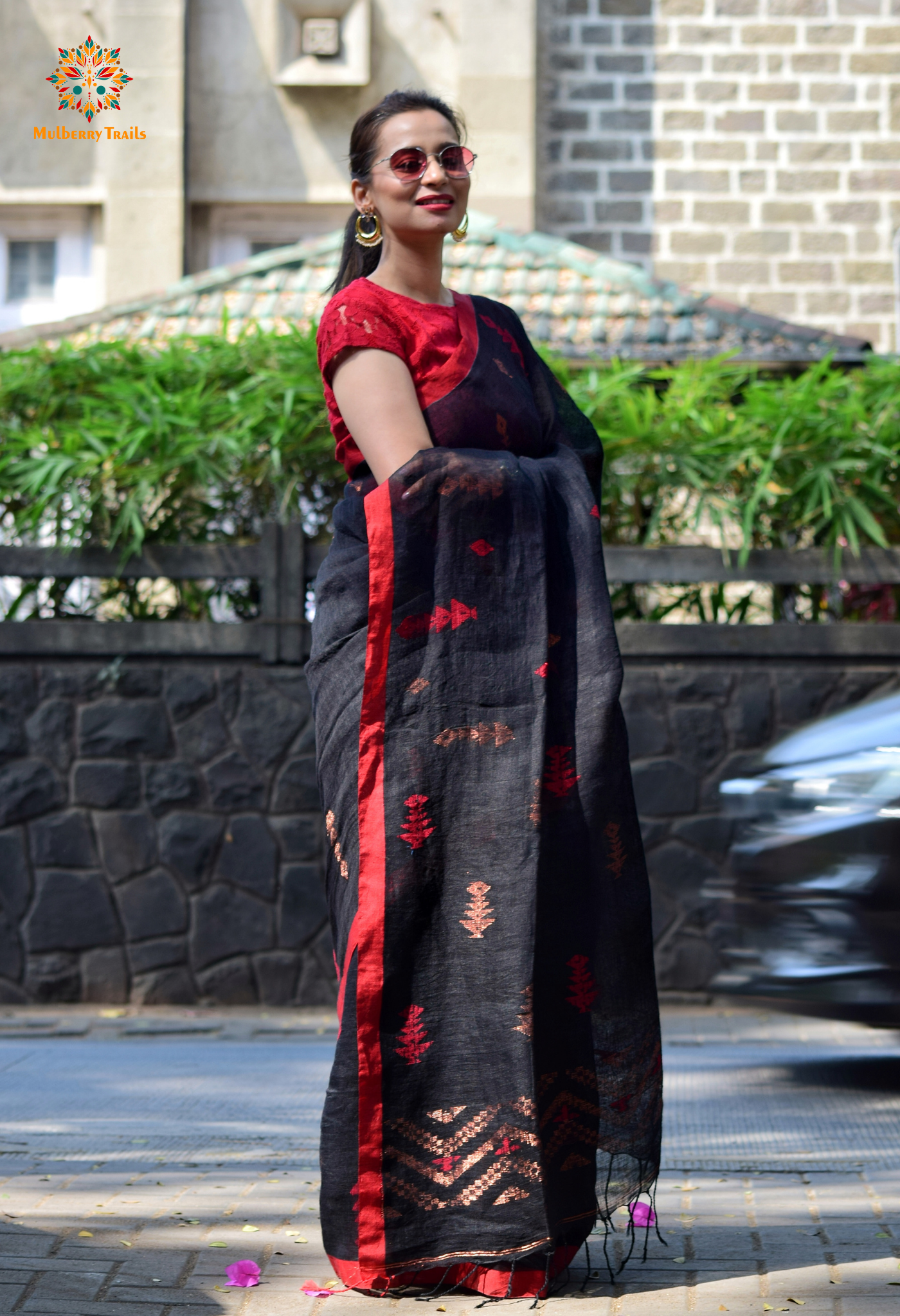 Gautami: Versatile Linen Sarees Black Red