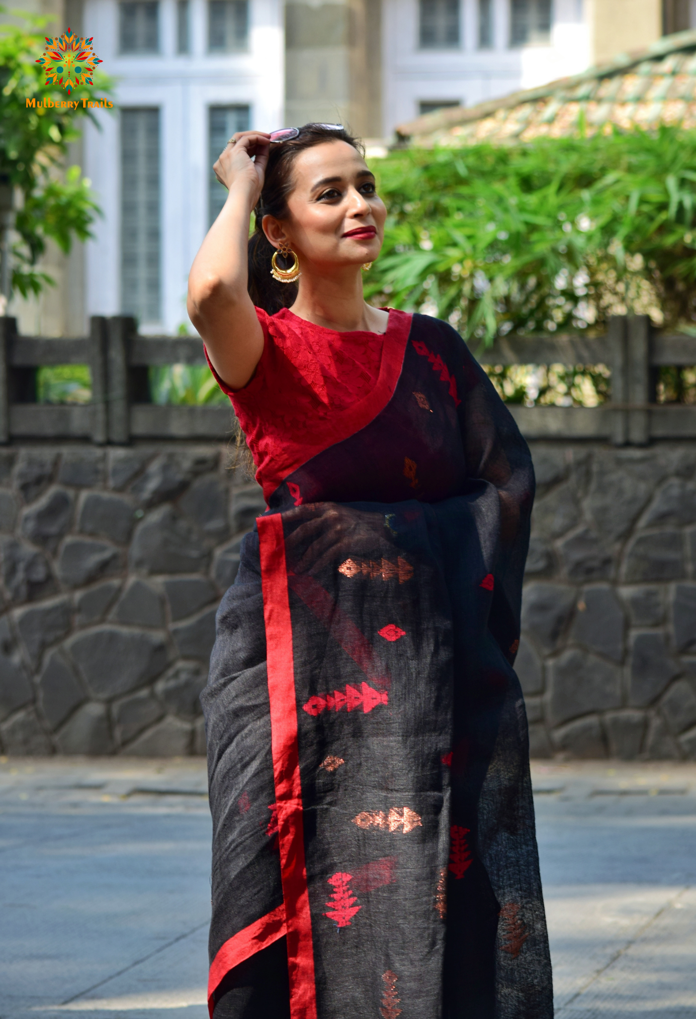 Gautami: Versatile Linen Sarees Black Red