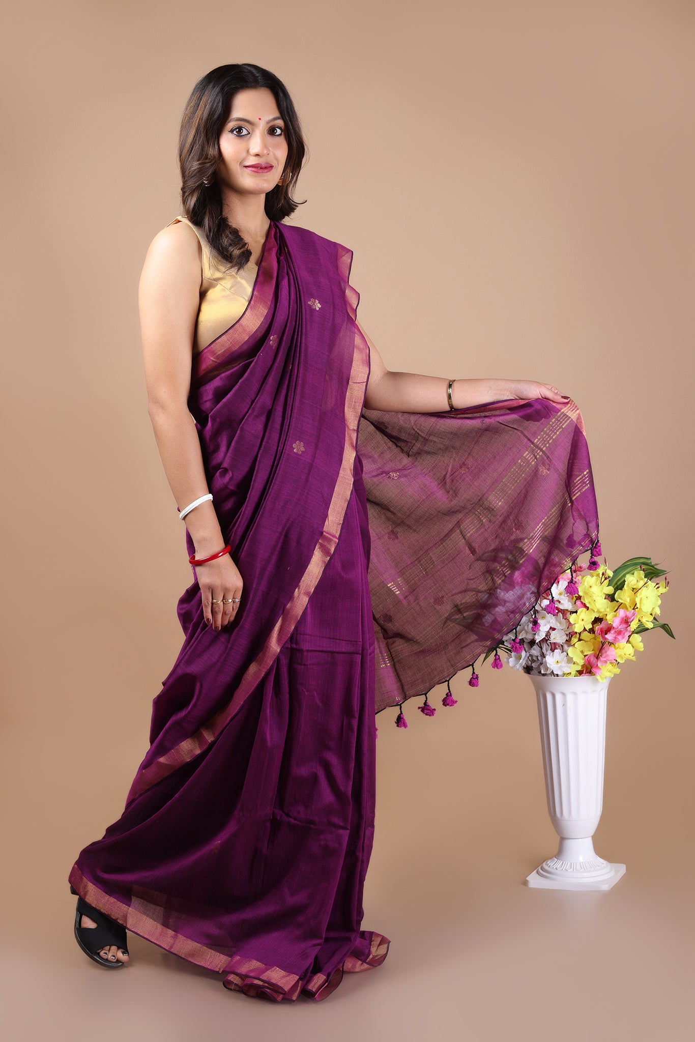 Ravi: Floral butti Mul Cotton Jamdani Saree