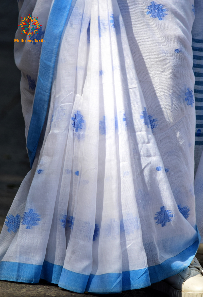 Aravi: Flowy Summer Cotton Saree White Blue