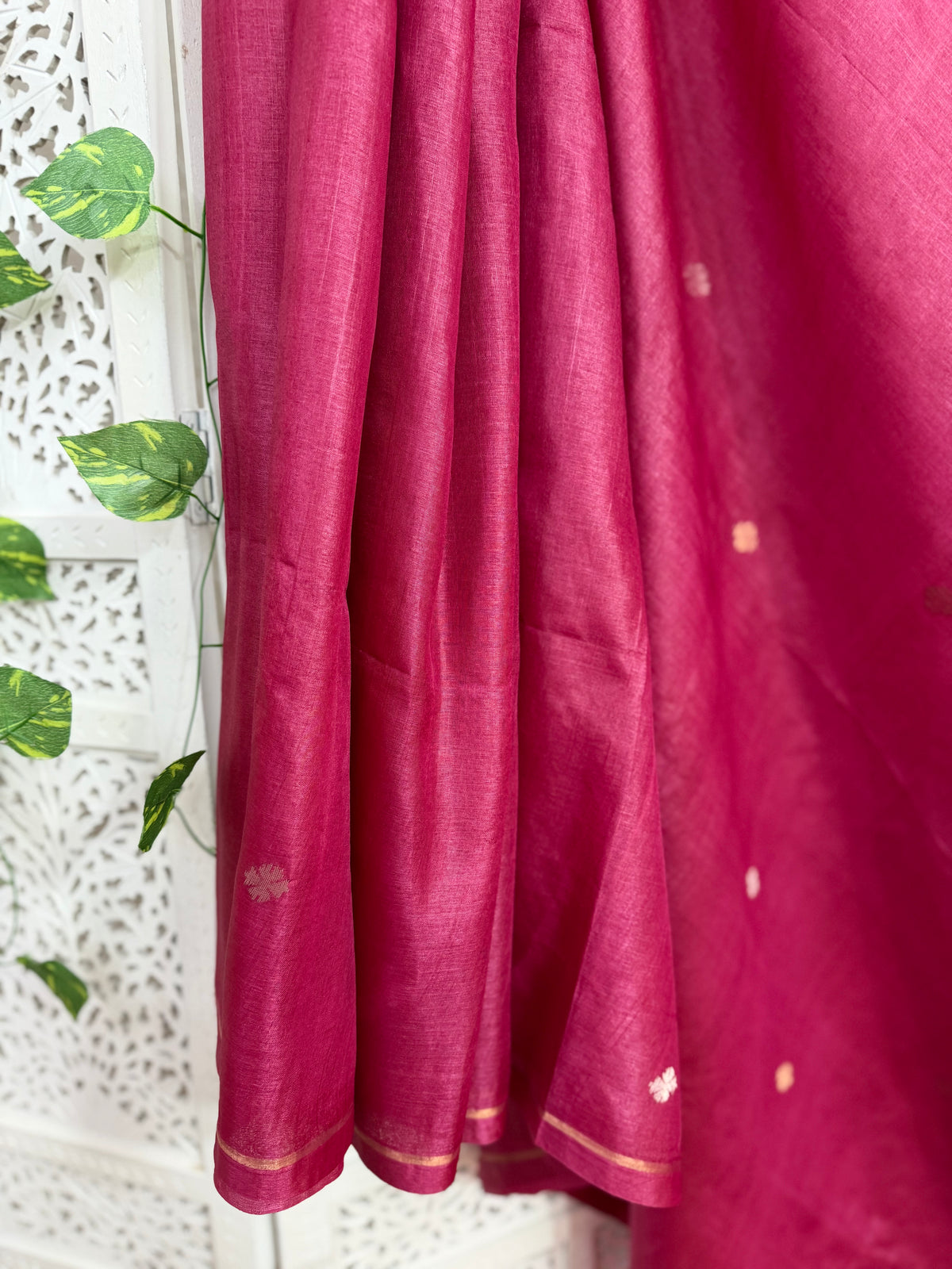 Meghana: Premiun Tusser silk Saree_Pink Swan motif
