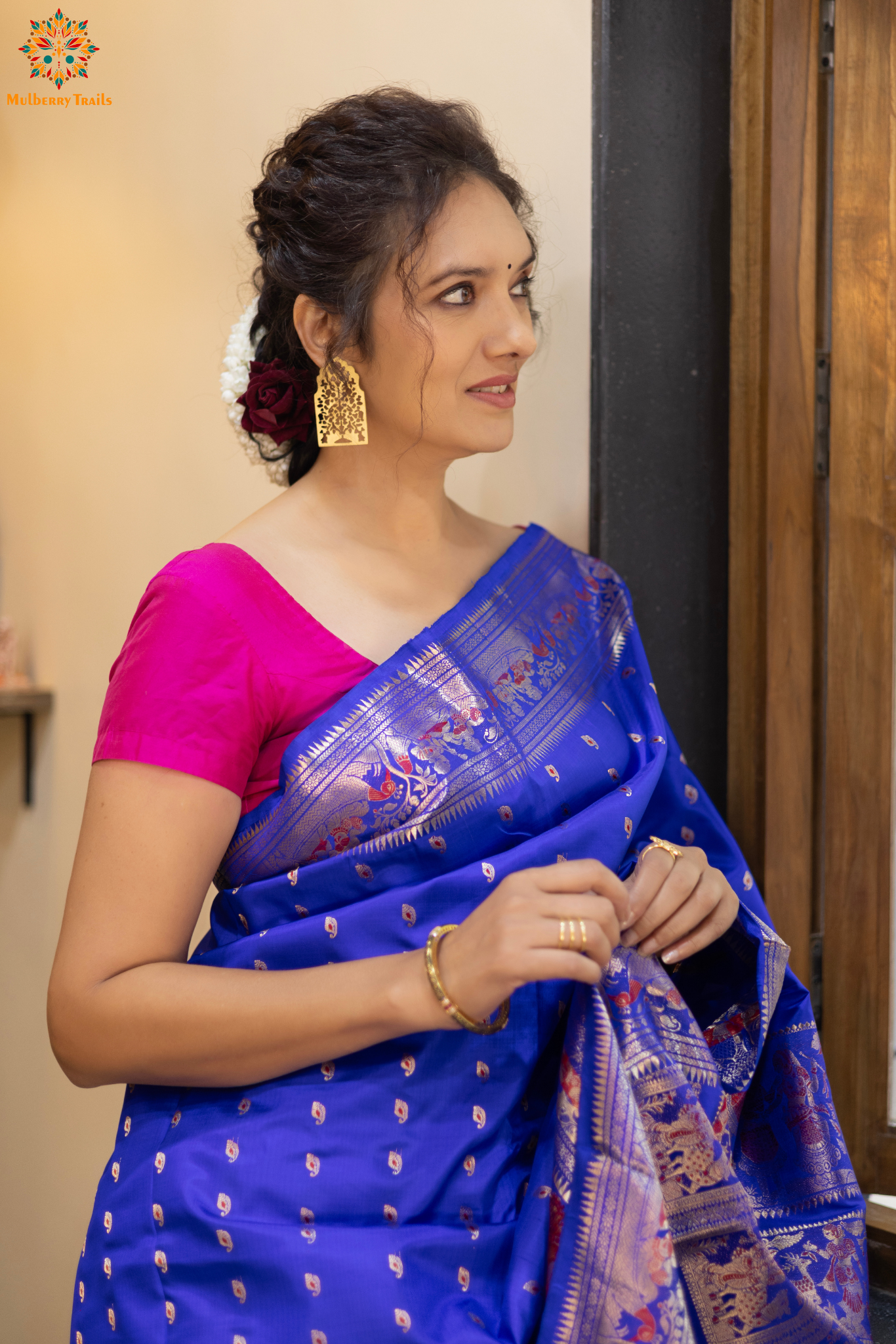 Swarnachari – Pure Silk Hazarbutta Saree

1. “Pure silk Swarnachari saree with hazarbutta thousand-motif weave and copper zari detailing for a regal look.”

2. “Silk Mark pure silk hazarbutta saree featuring intricate copper zari motifs and rich texture.” 
Woman wearing a black and copper zari saree in a room with a desk and lamp.