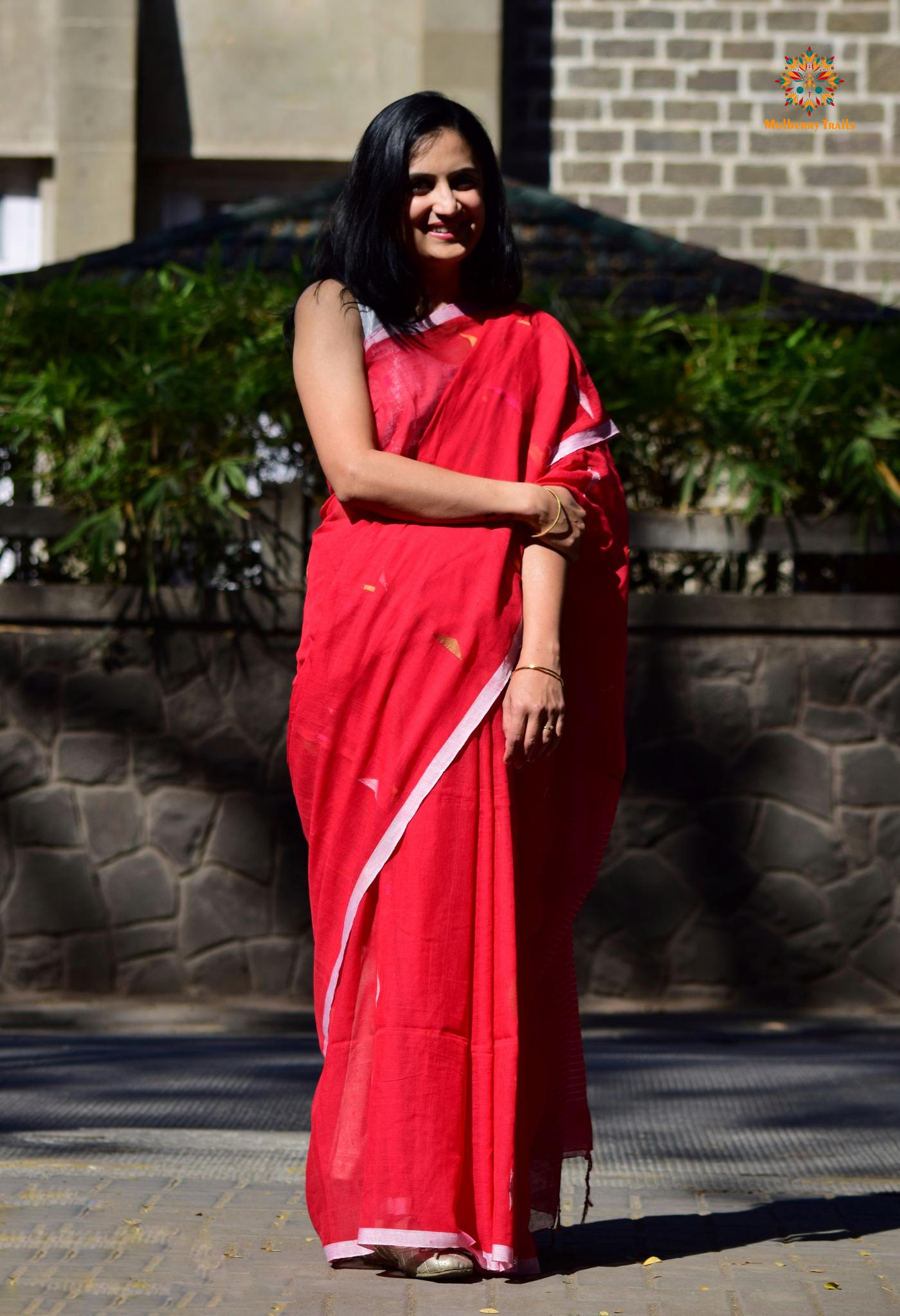 Shubhra: Handwoven Cotton Jamdani Saree _ Red