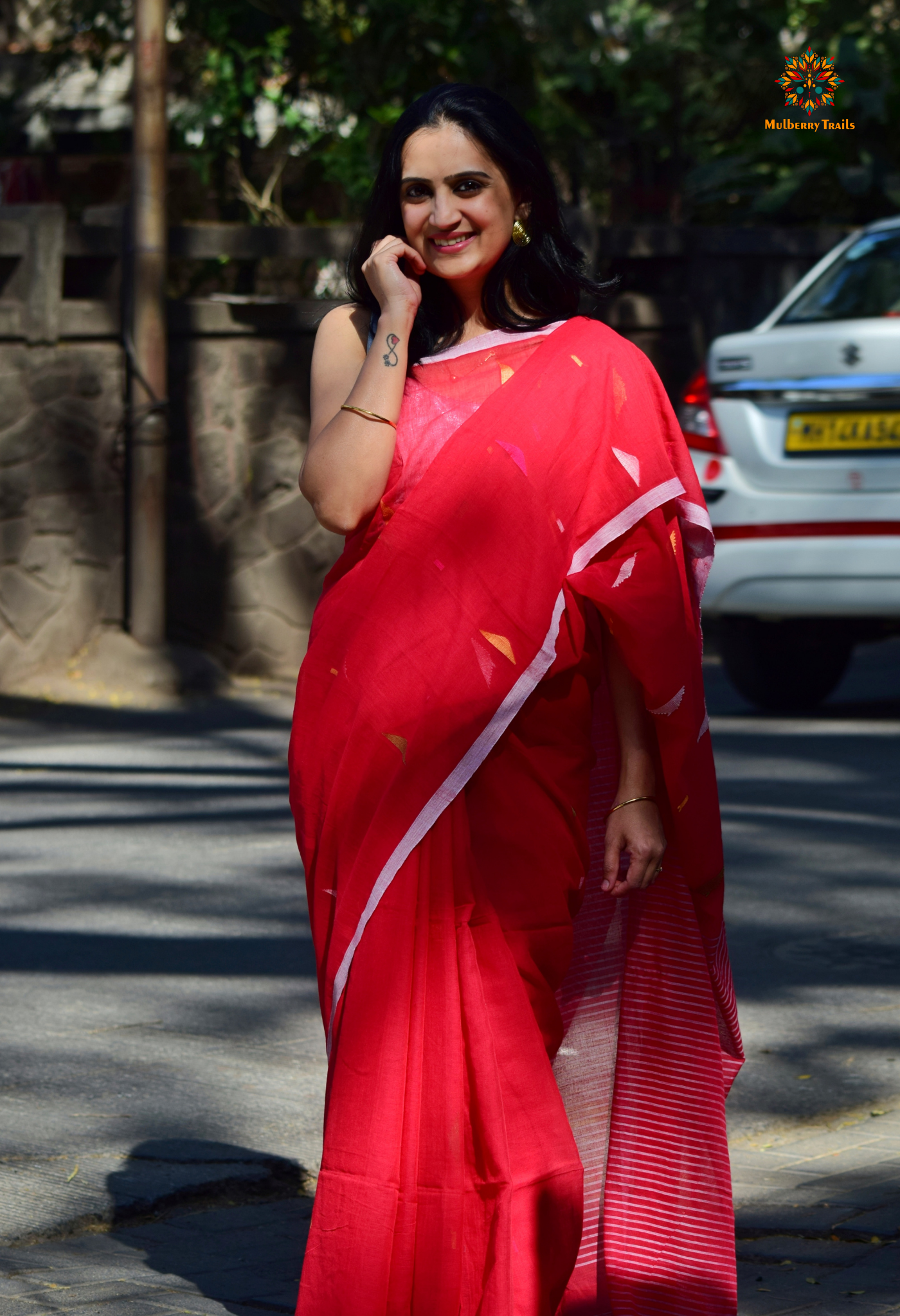 Shubhra: Handwoven Cotton Jamdani Saree _ Red