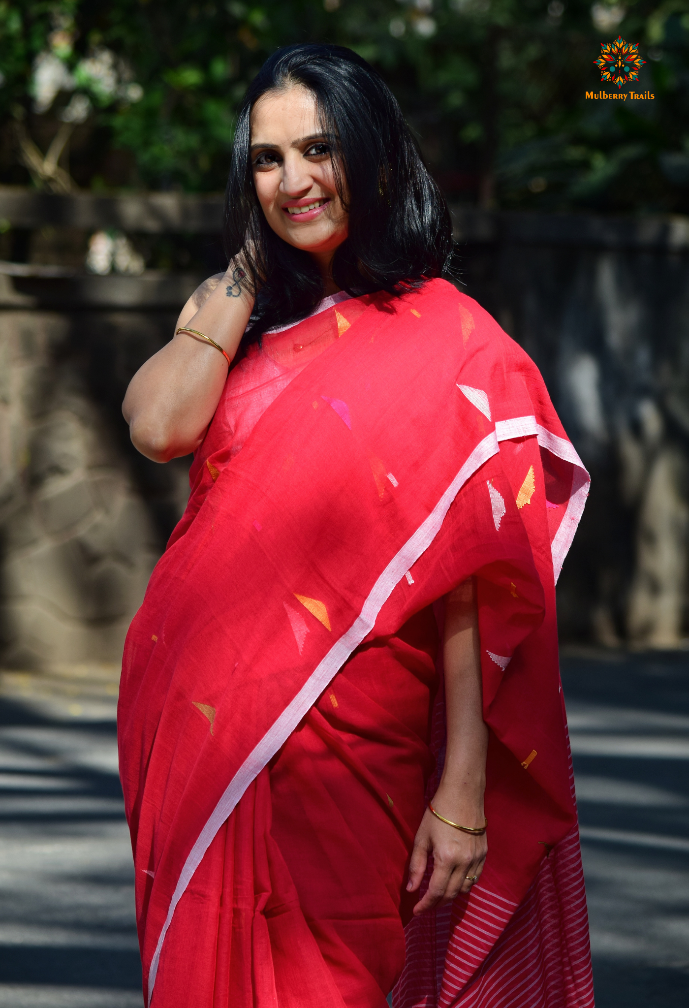 Shubhra: Handwoven Cotton Jamdani Saree _ Red