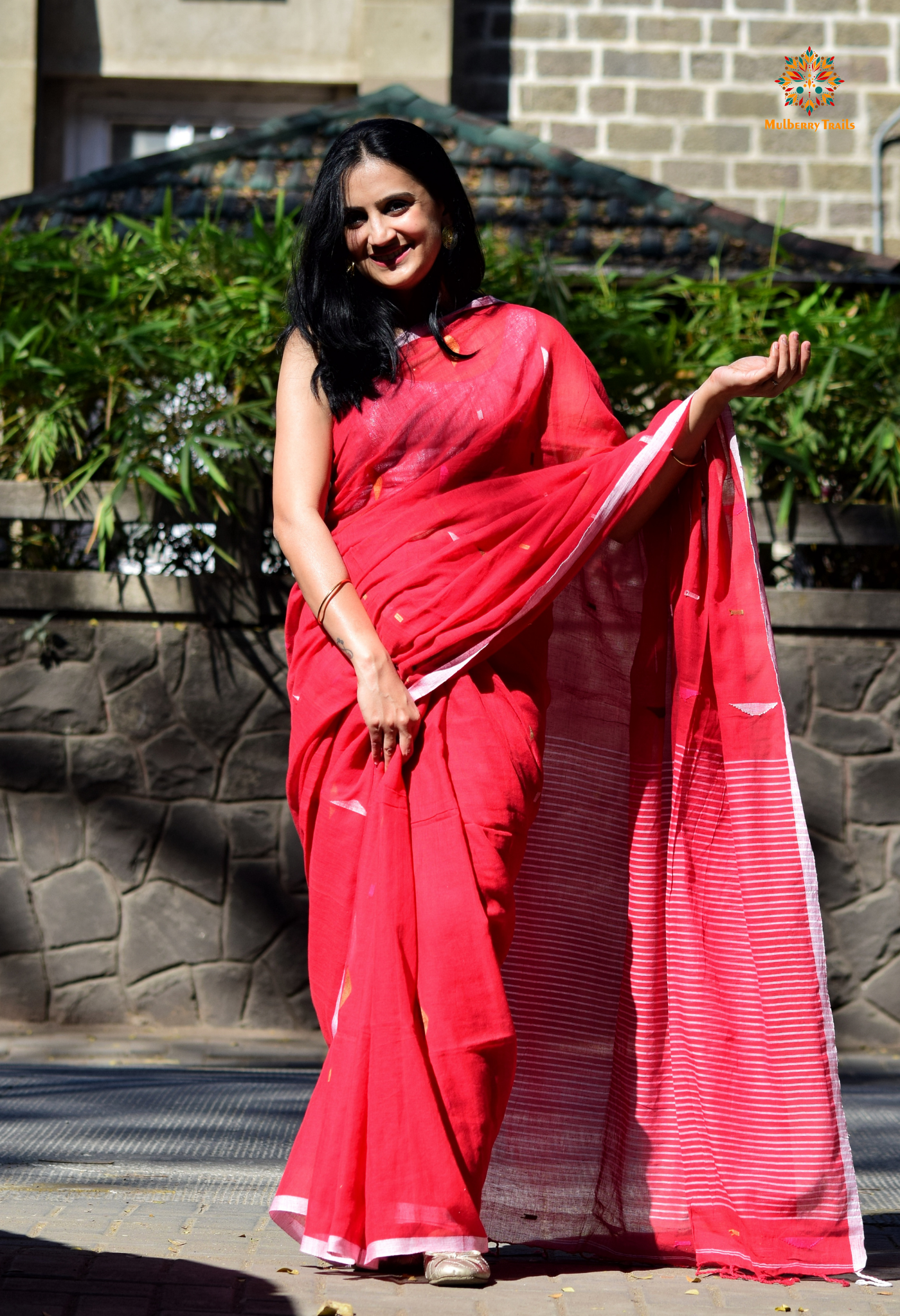 Shubhra: Handwoven Cotton Jamdani Saree _ Red