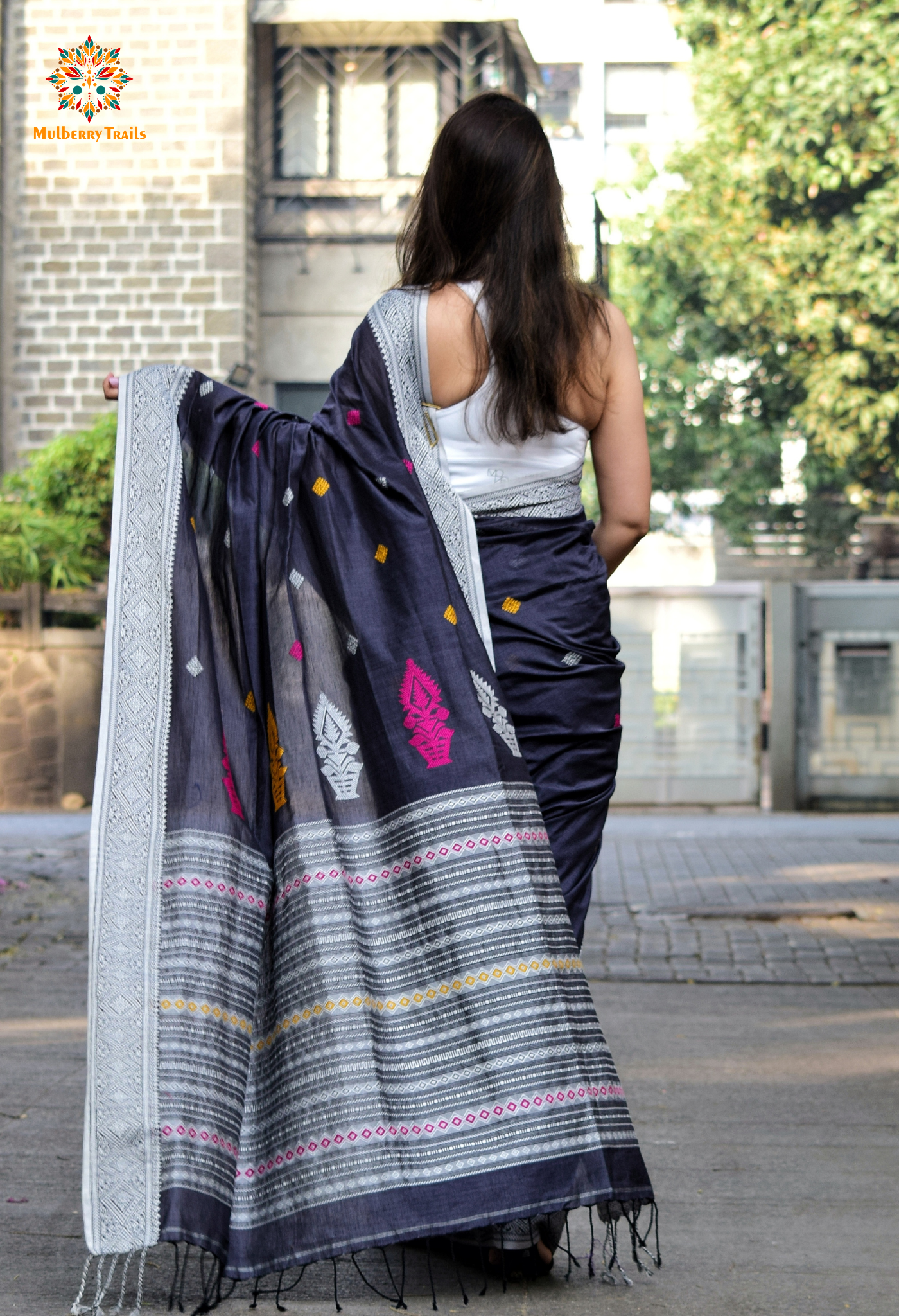 Ahana: Premium Handwoven Cotton Saree - Grey