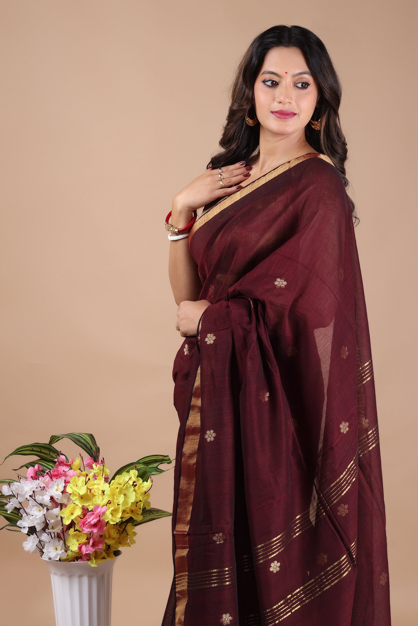Ravi: Floral butti Mul Cotton Jamdani Saree