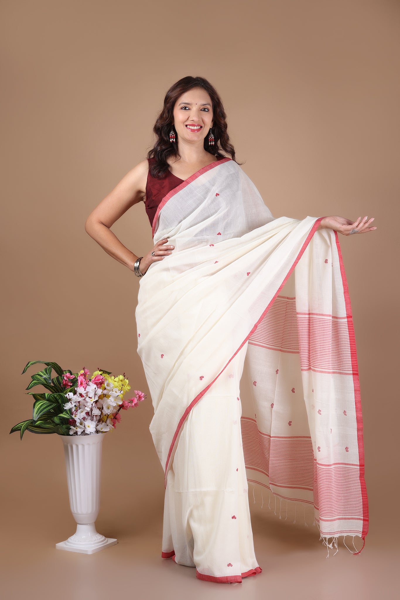 Yami: Heart motif Mul Cotton Jamdani Saree