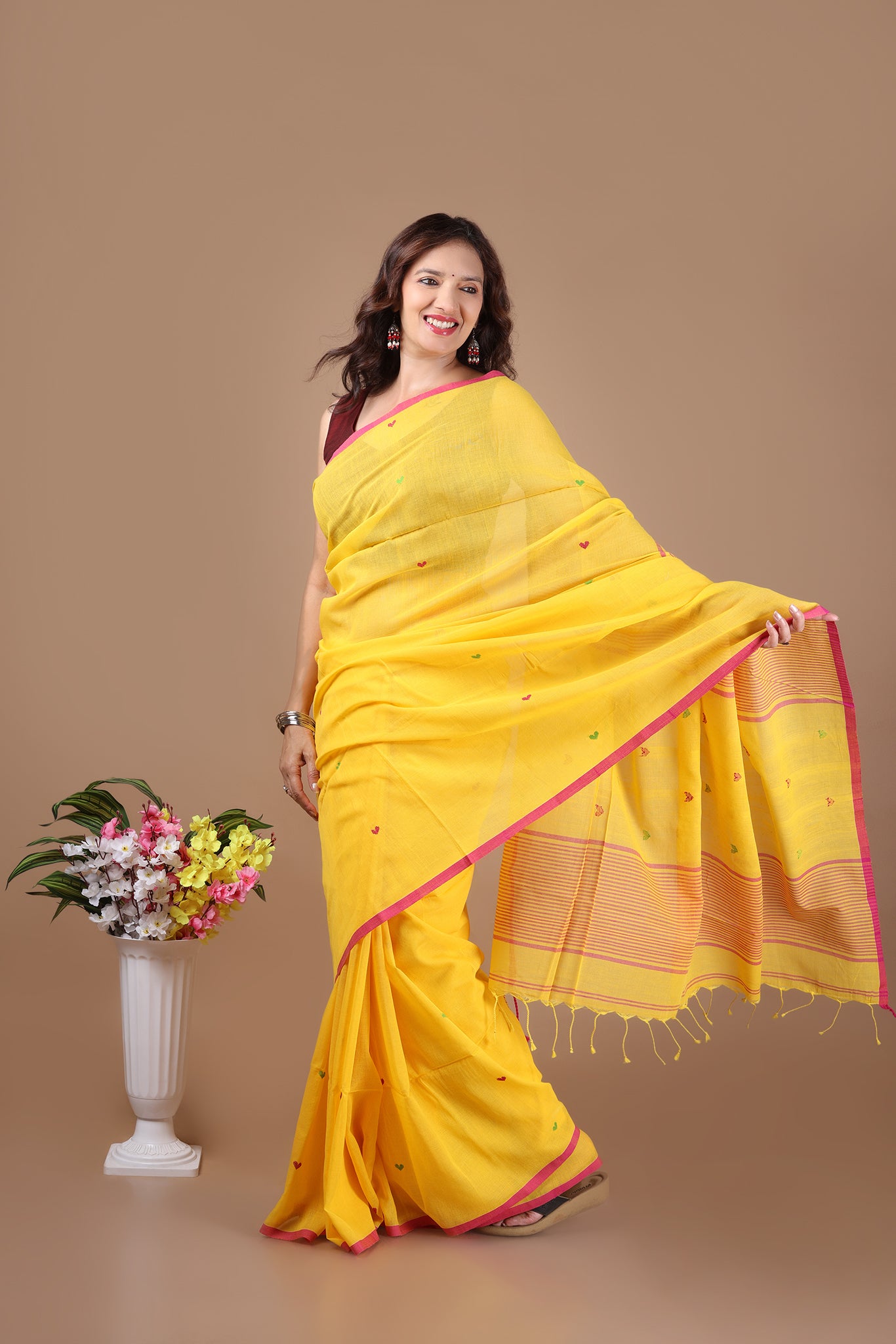 Yami: Heart motif Mul Cotton Jamdani Saree