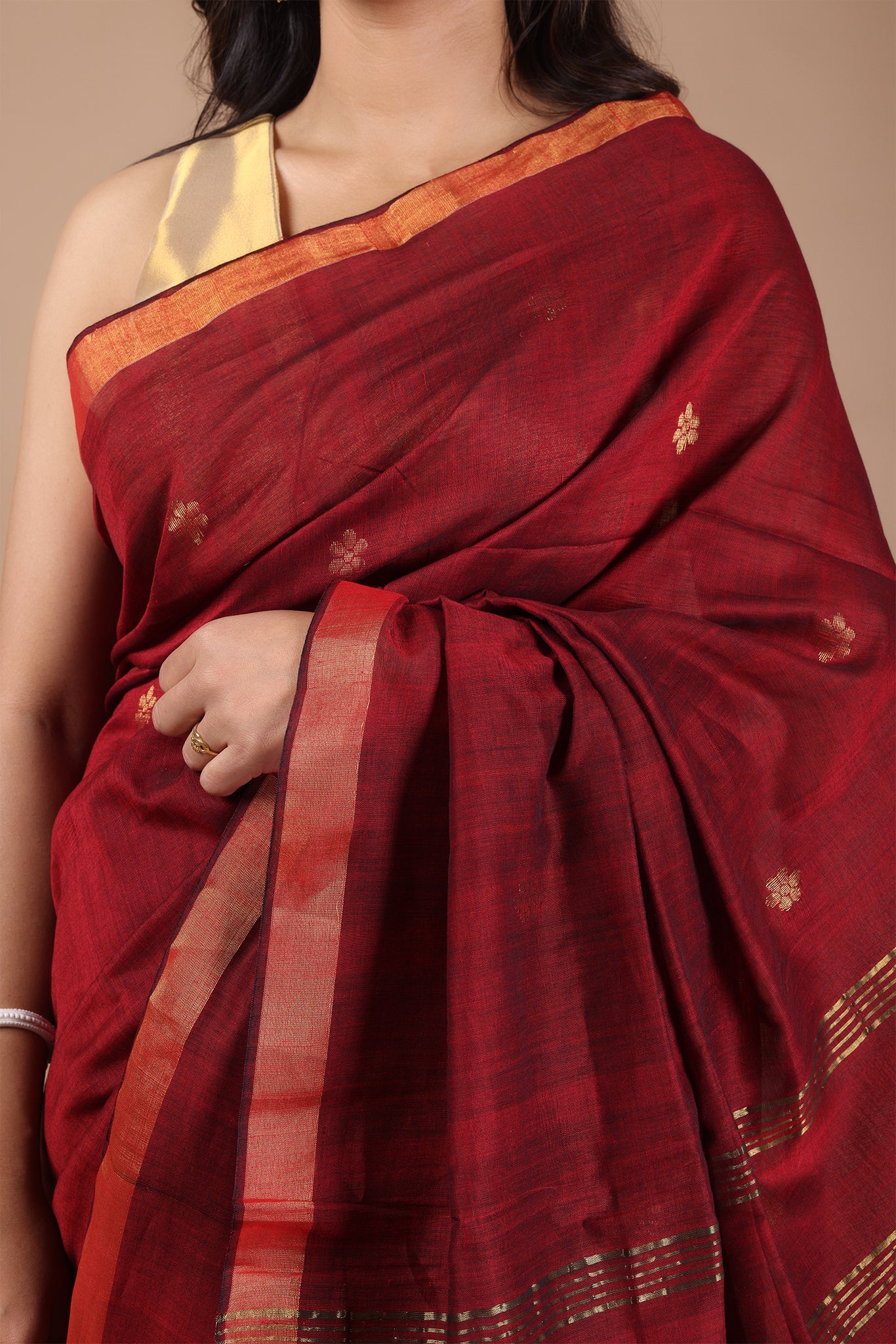 Ravi: Floral butti Mul Cotton Jamdani Saree