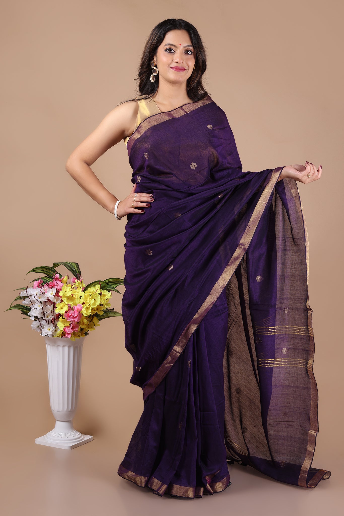 Ravi: Floral butti Mul Cotton Jamdani Saree_Blue