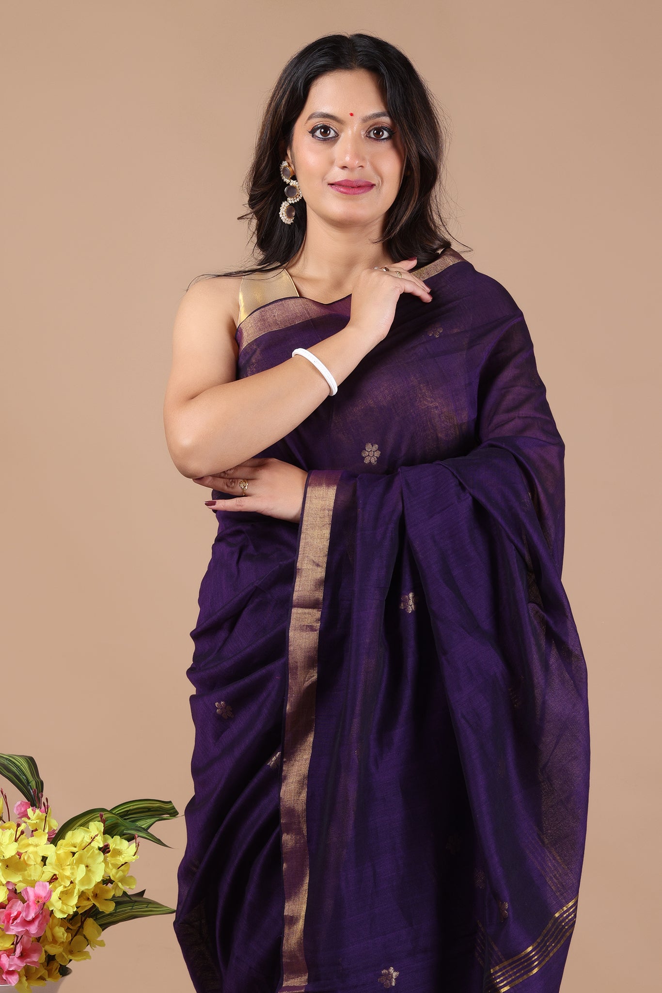 Ravi: Floral butti Mul Cotton Jamdani Saree_Blue