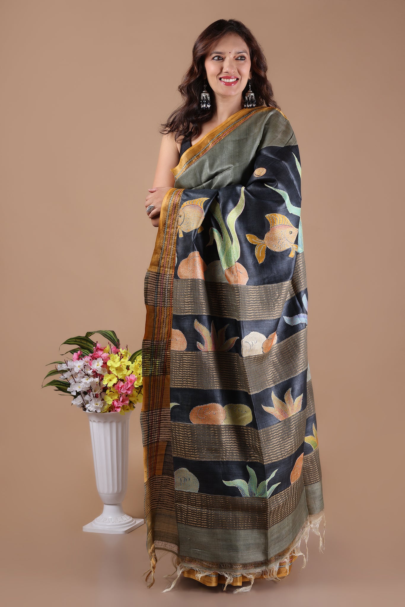 Rima - Pure Tusser Silk with handpainting and Kantha Embroidery_Grey