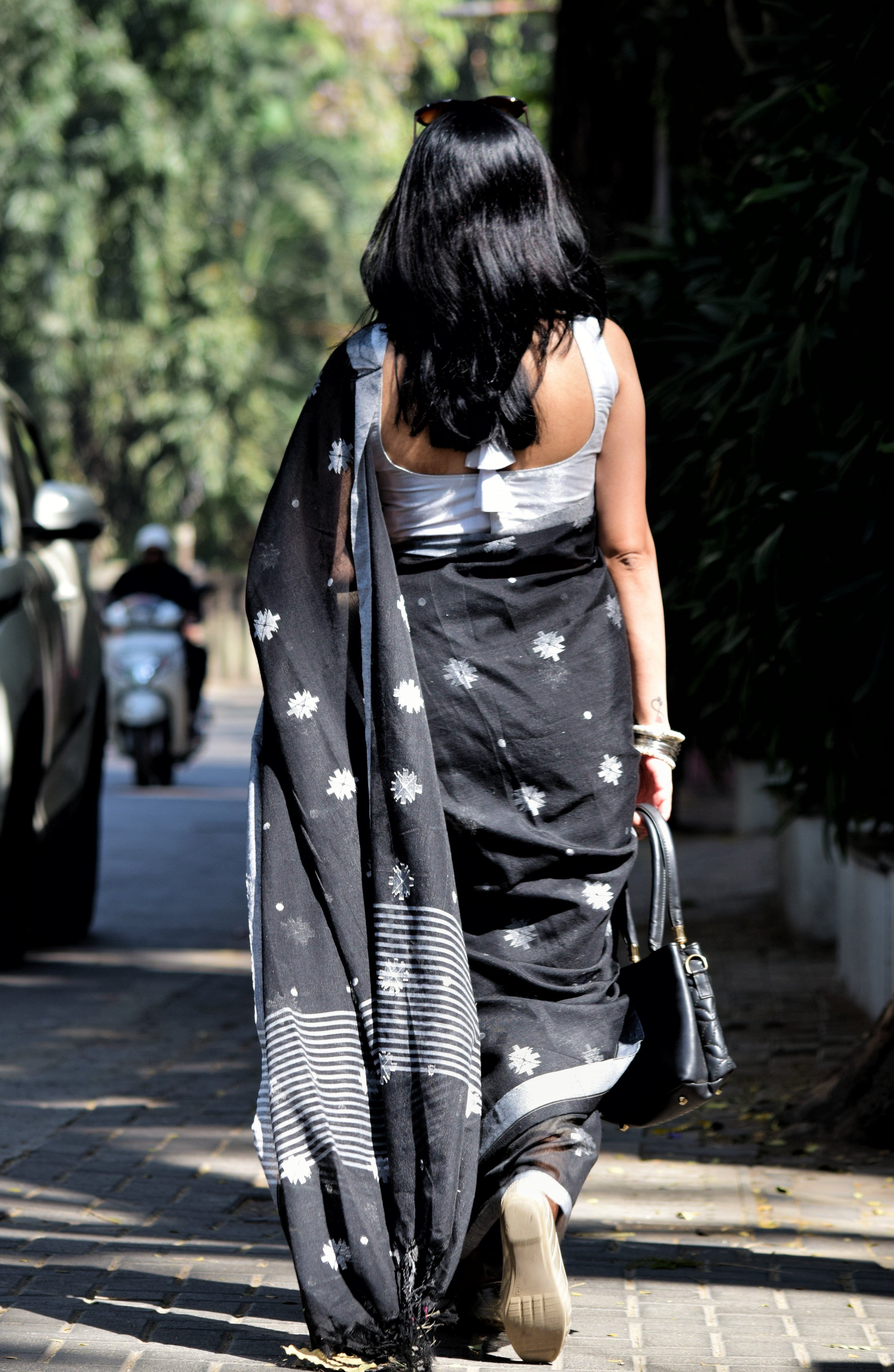 Aravi: Flowy Summer Cotton Saree Black