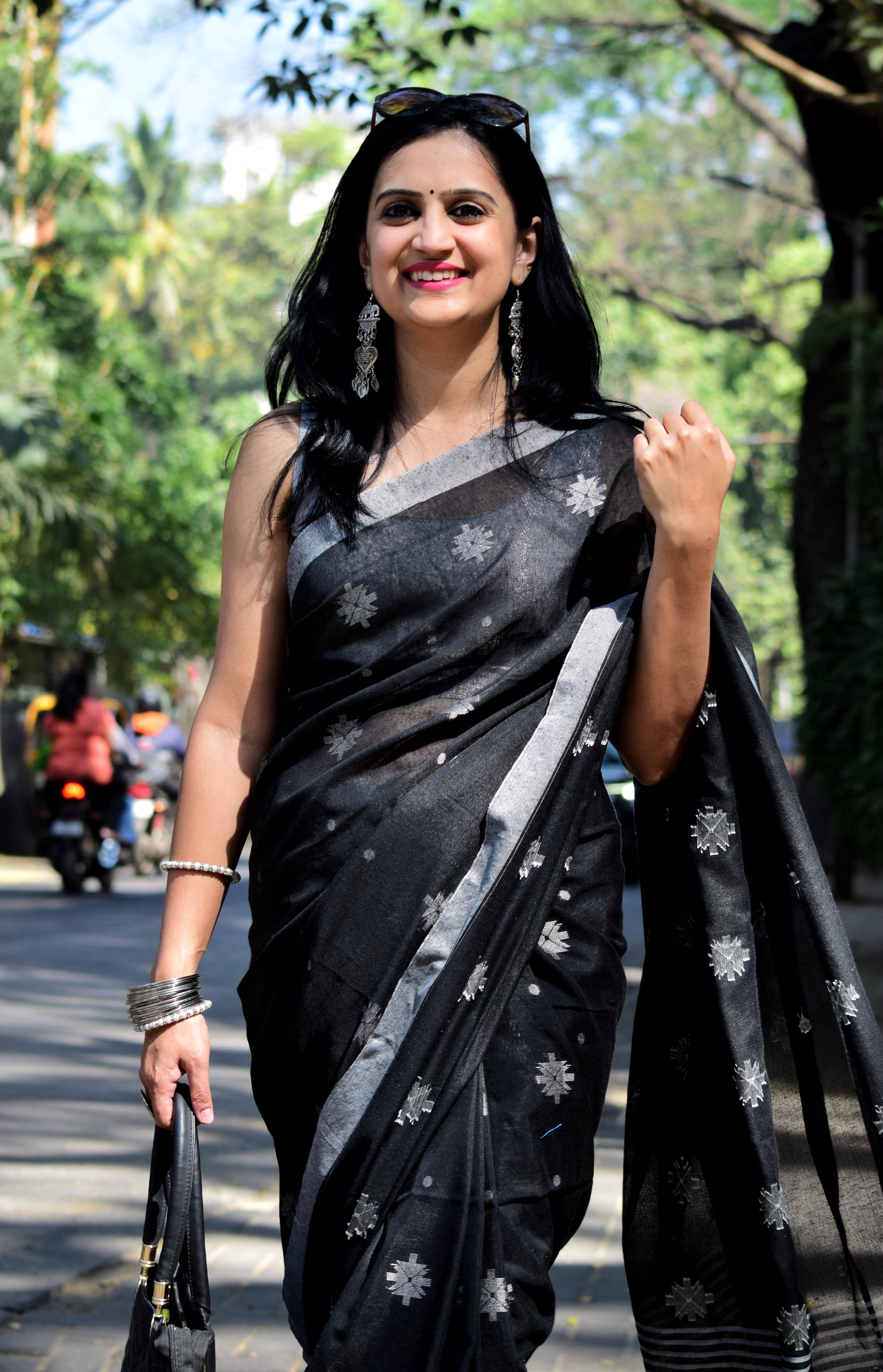 Aravi: Flowy Summer Cotton Saree Black