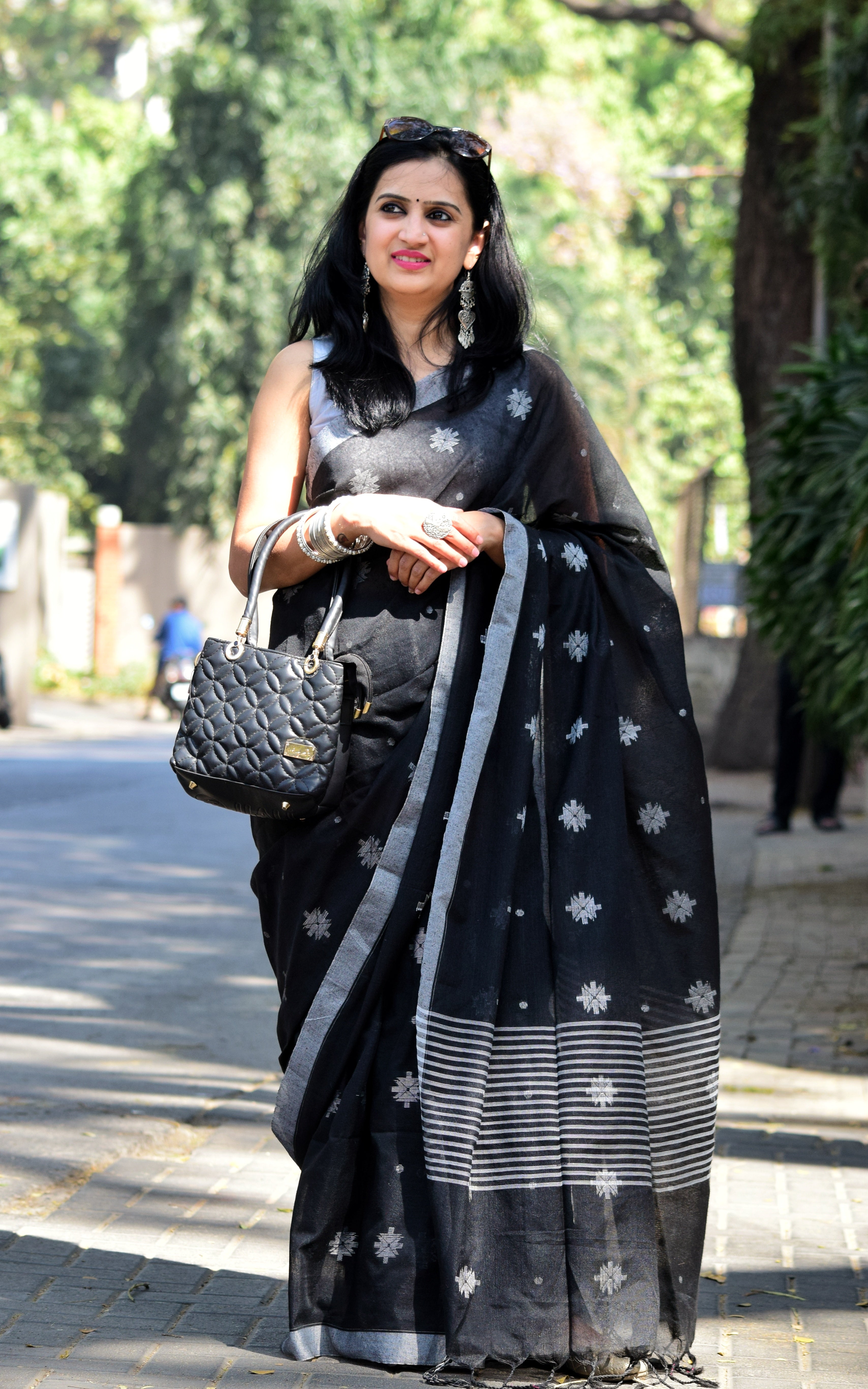 Aravi: Flowy Summer Cotton Saree Black