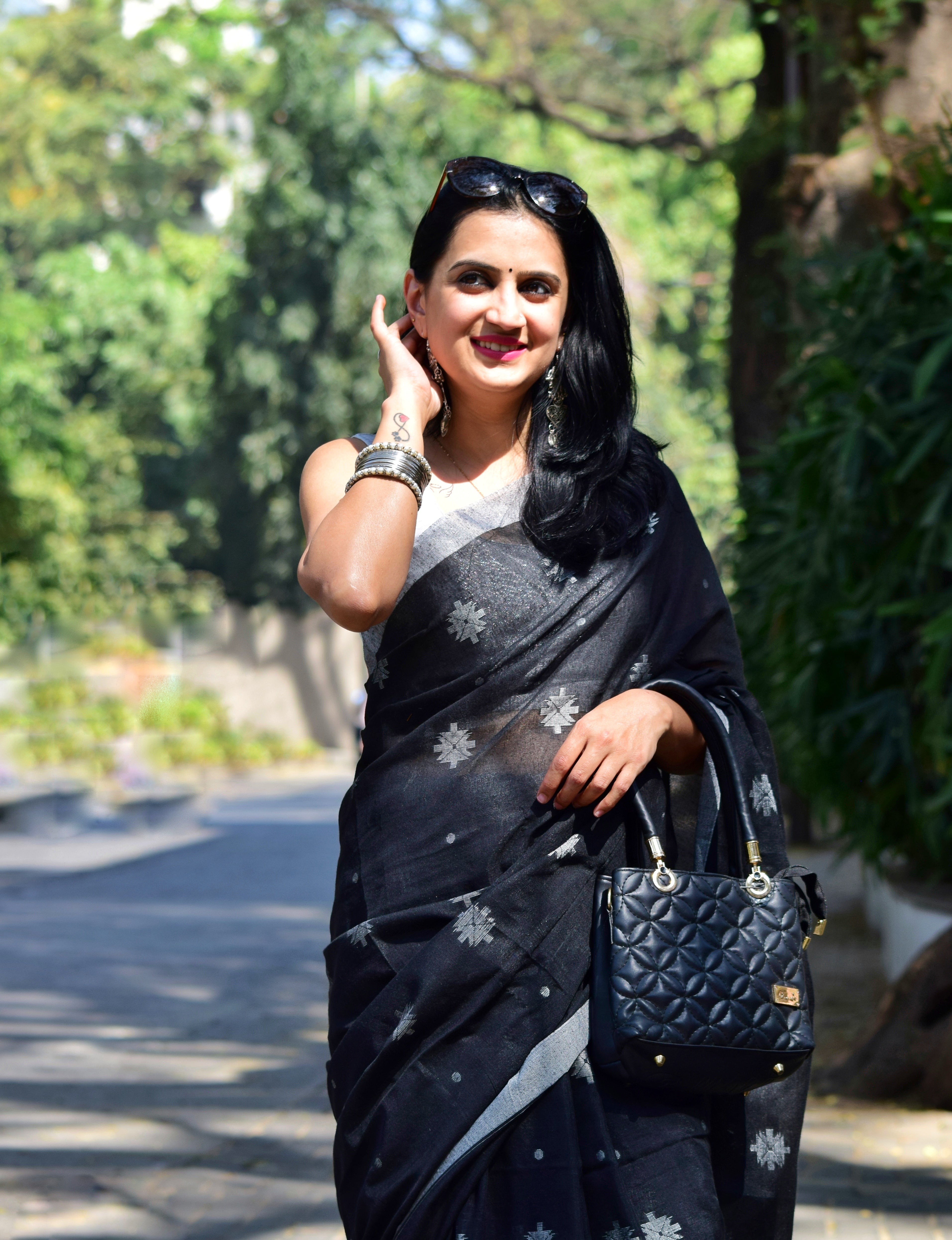 Aravi: Flowy Summer Cotton Saree Black