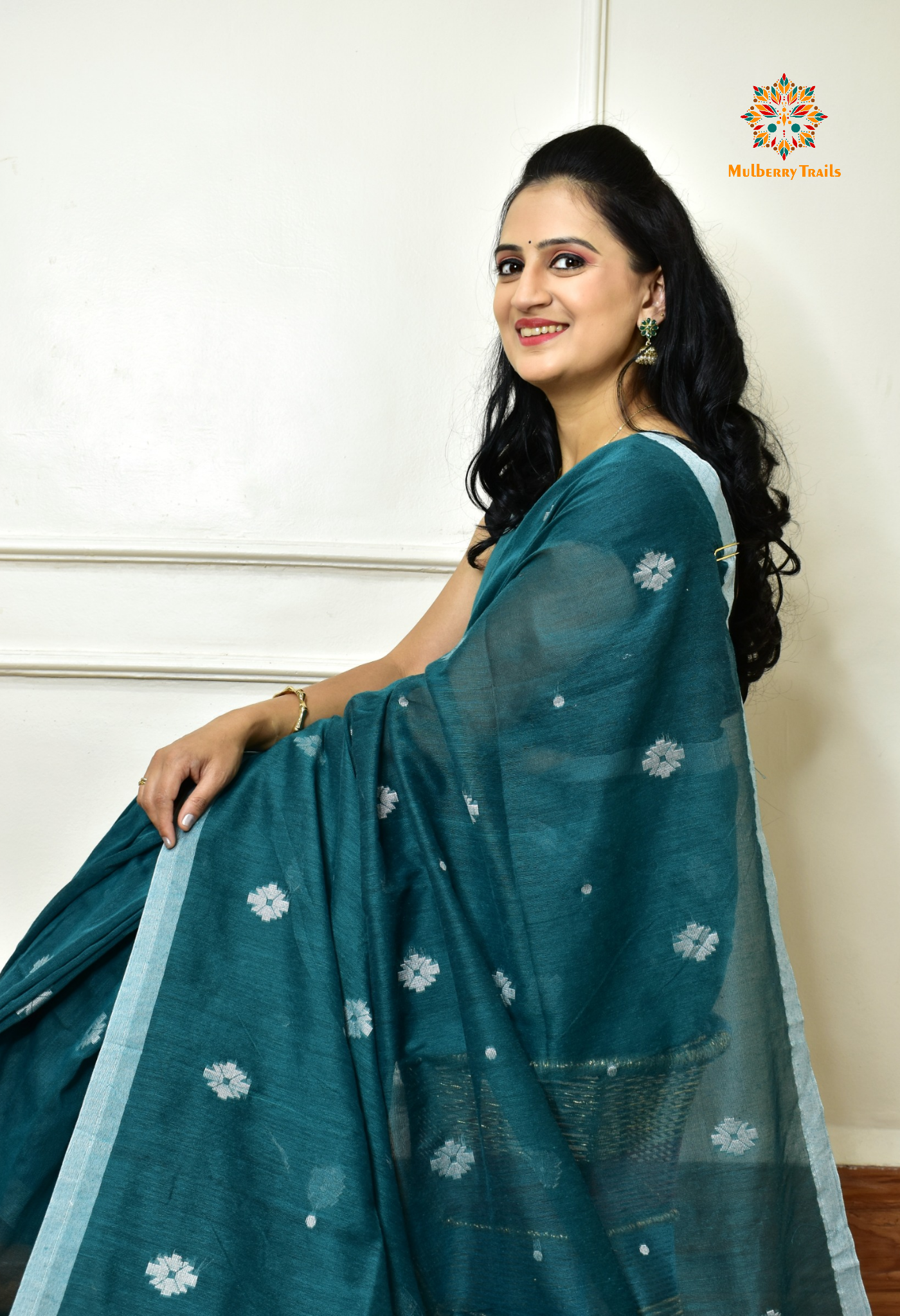 Aravi: Flowy Summer Cotton Saree Green White